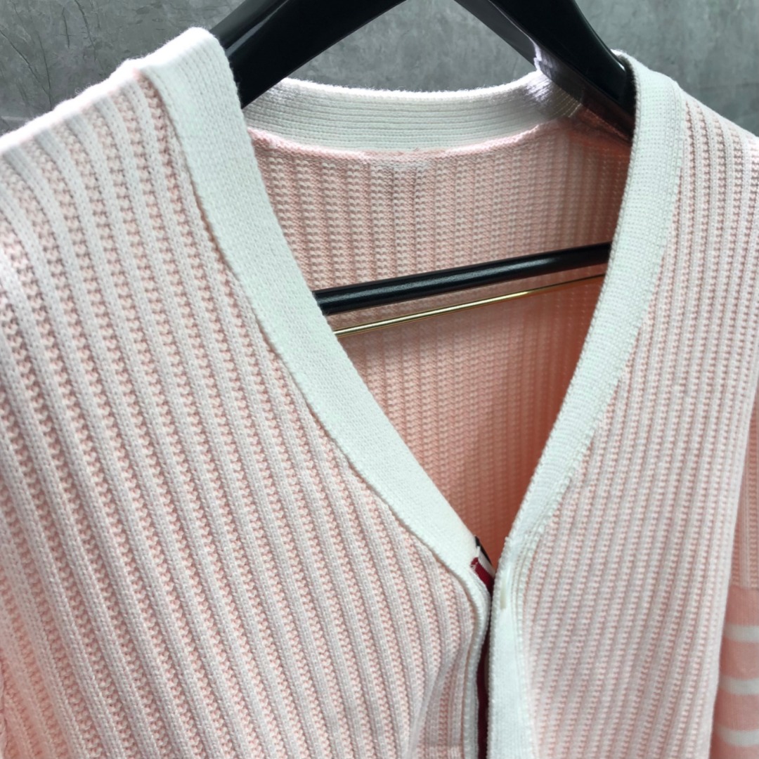 THOM BROWNE 竖条纹拼色V领针织衫 开衫 毛衣 外套 长袖 蓝色 粉色