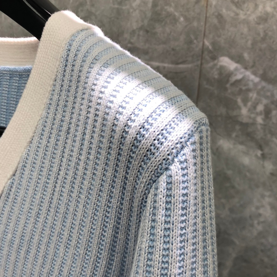 THOM BROWNE 竖条纹拼色V领针织衫 开衫 毛衣 外套 长袖 蓝色 粉色