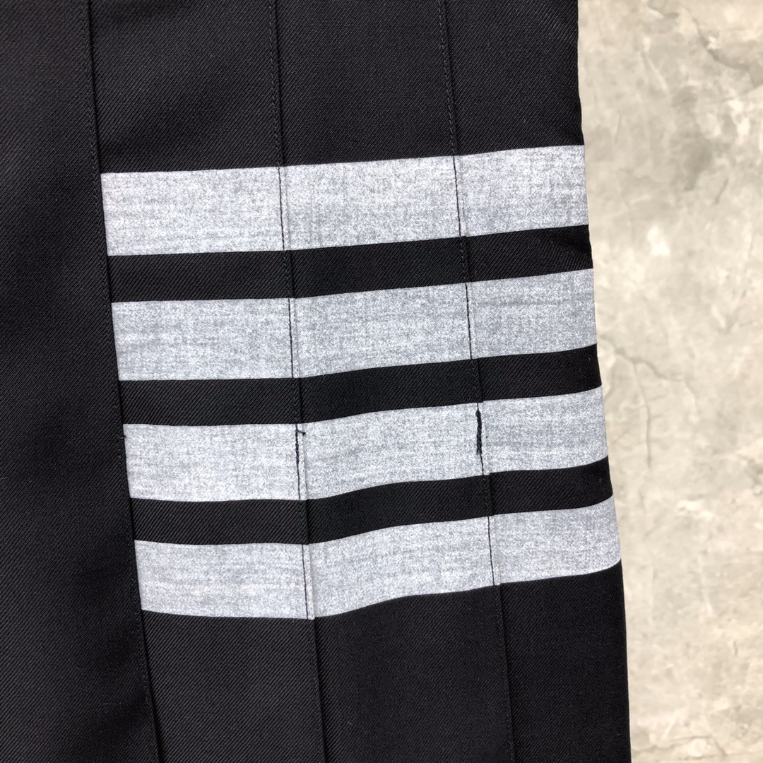 THOM BROWNE 经典四杠拉链百褶裙 短裙 裙子 女款 藏青色 灰色