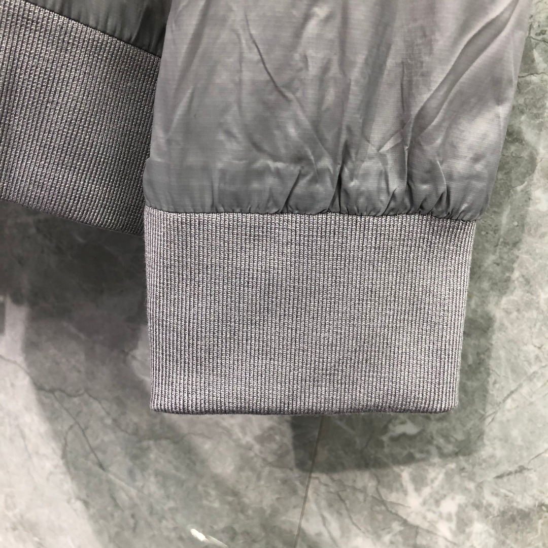 THOM BROWNE 后织带拉链棒球服夹克 外套 长袖 藏青色 灰色