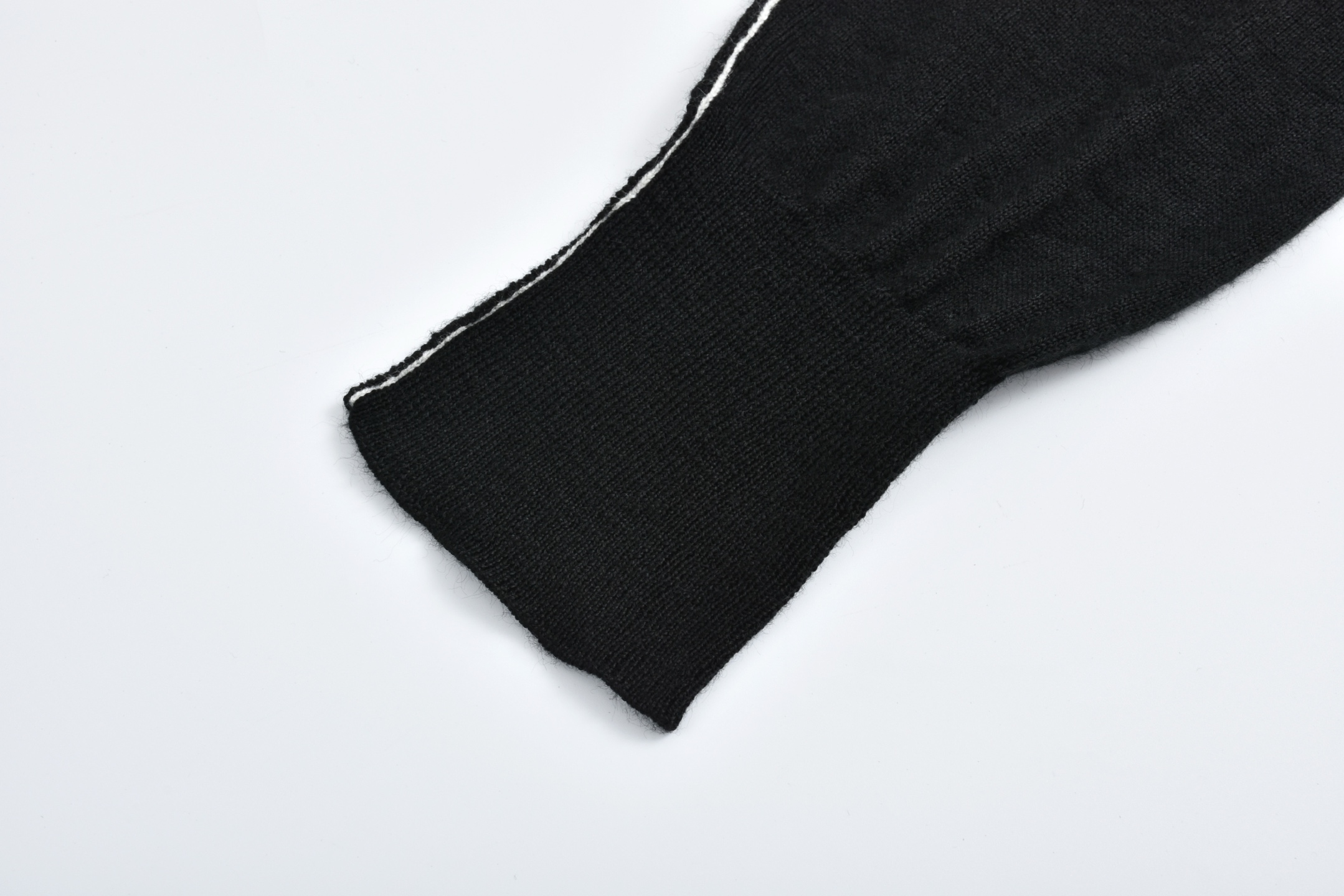 Maison Margiela 马吉拉 简约数字小标圆领毛衣 长袖 黑色 SH0HL0017M13037-900