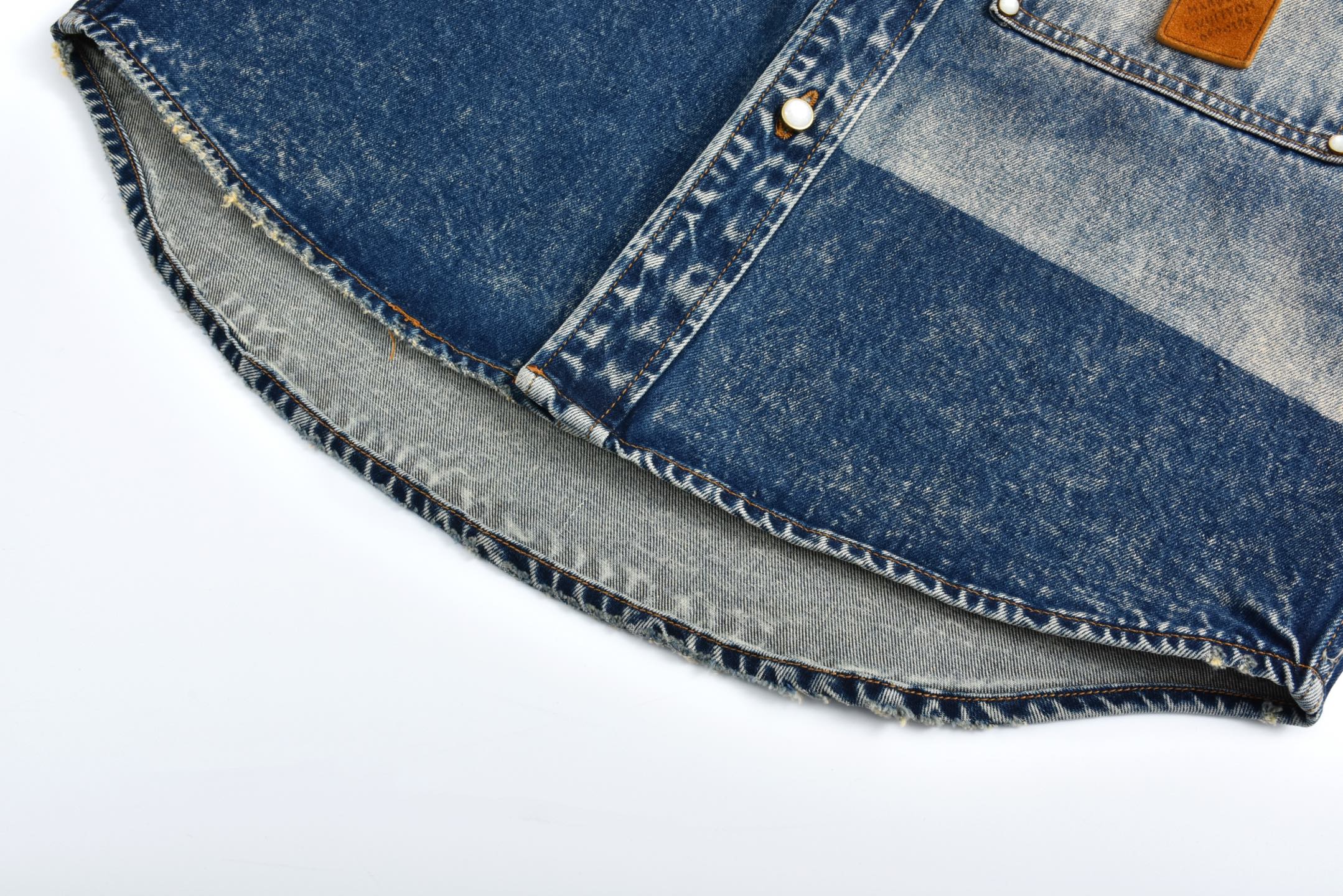 LOUIS VUITTON 路易威登 做旧不规则logo徽标牛仔衬衫 外套 牛仔衣 上衣 蓝色 1AHCI6