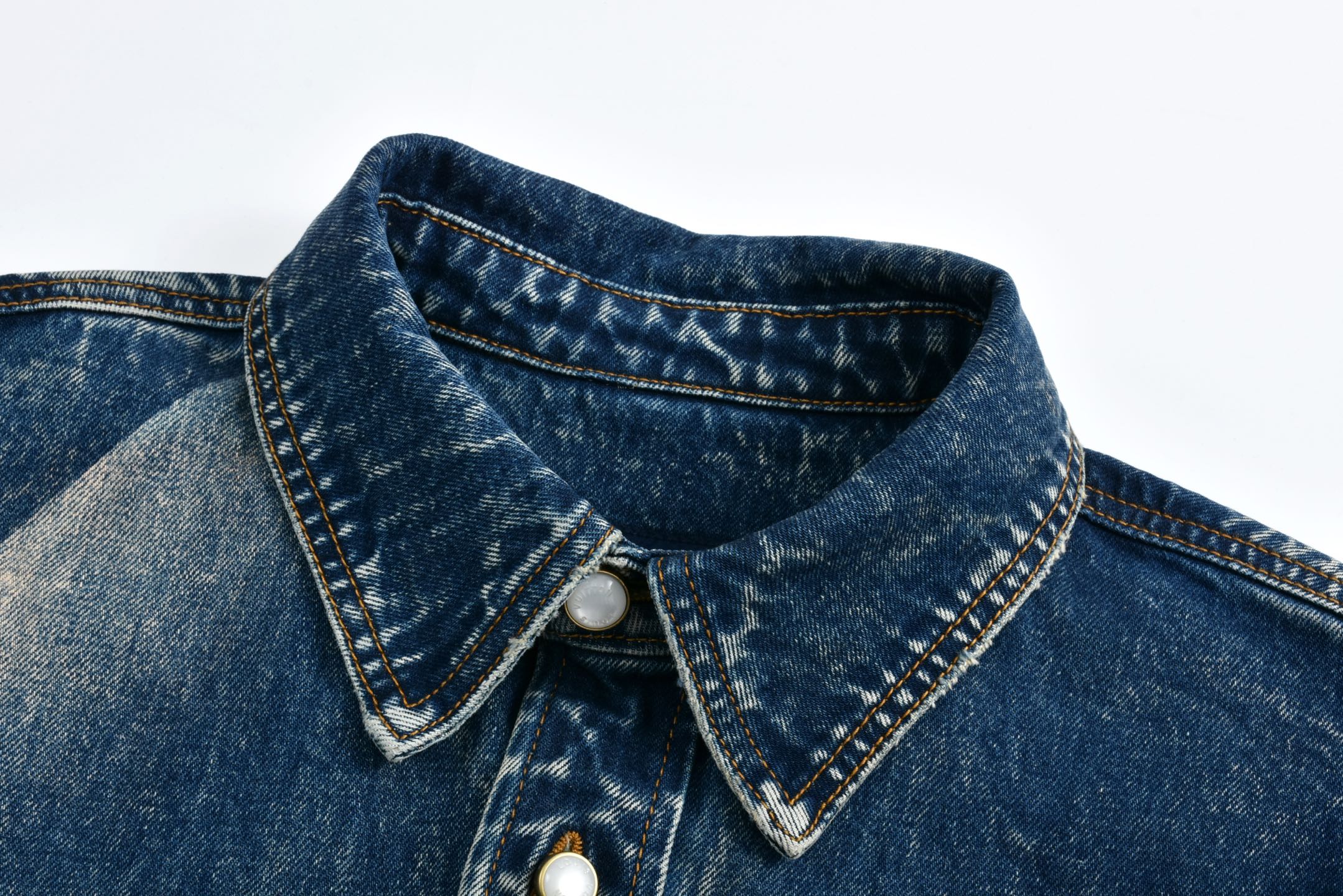 LOUIS VUITTON 路易威登 做旧不规则logo徽标牛仔衬衫 外套 牛仔衣 上衣 蓝色 1AHCI6