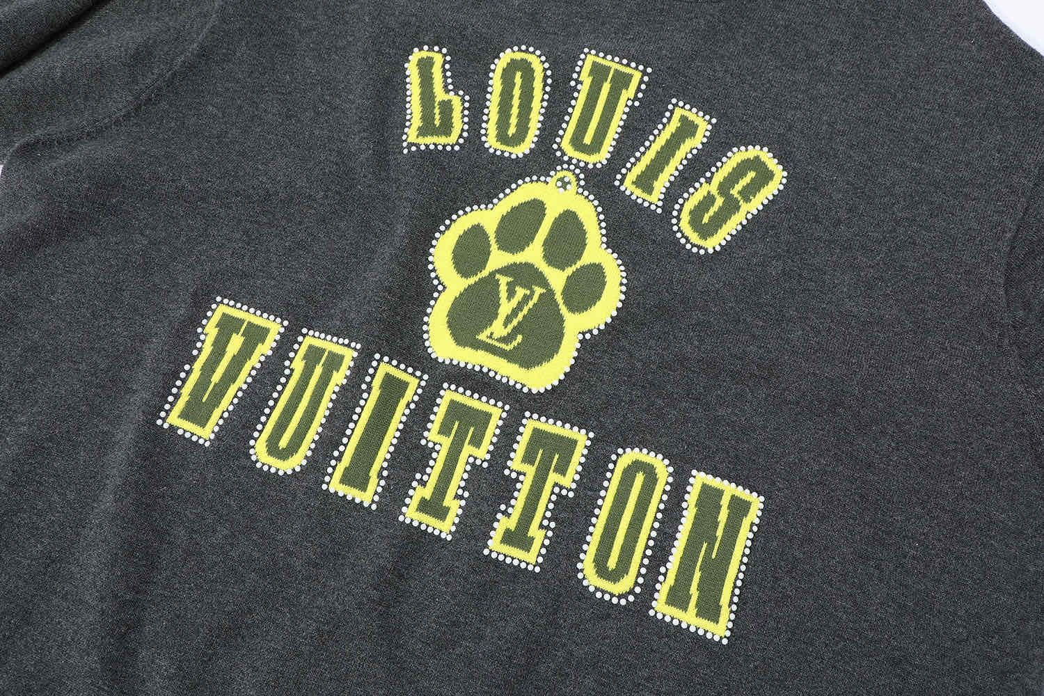 LOUIS VUITTON 路易威登 熊掌珍珠烫钻针织圆领短袖 T恤 灰色 1AGJSF