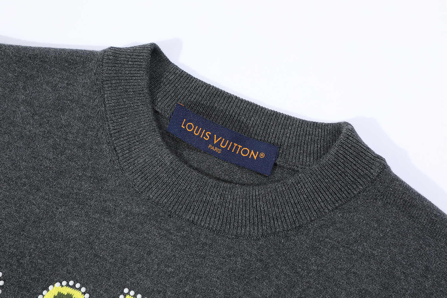 LOUIS VUITTON 路易威登 熊掌珍珠烫钻针织圆领短袖 T恤 灰色 1AGJSF