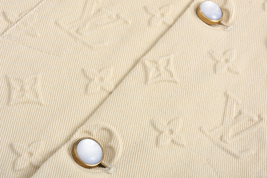 LOUIS VUITTON 路易威登 满印浮雕压花单排扣牛仔衣 外套 夹克 卡其色 1AHBEV