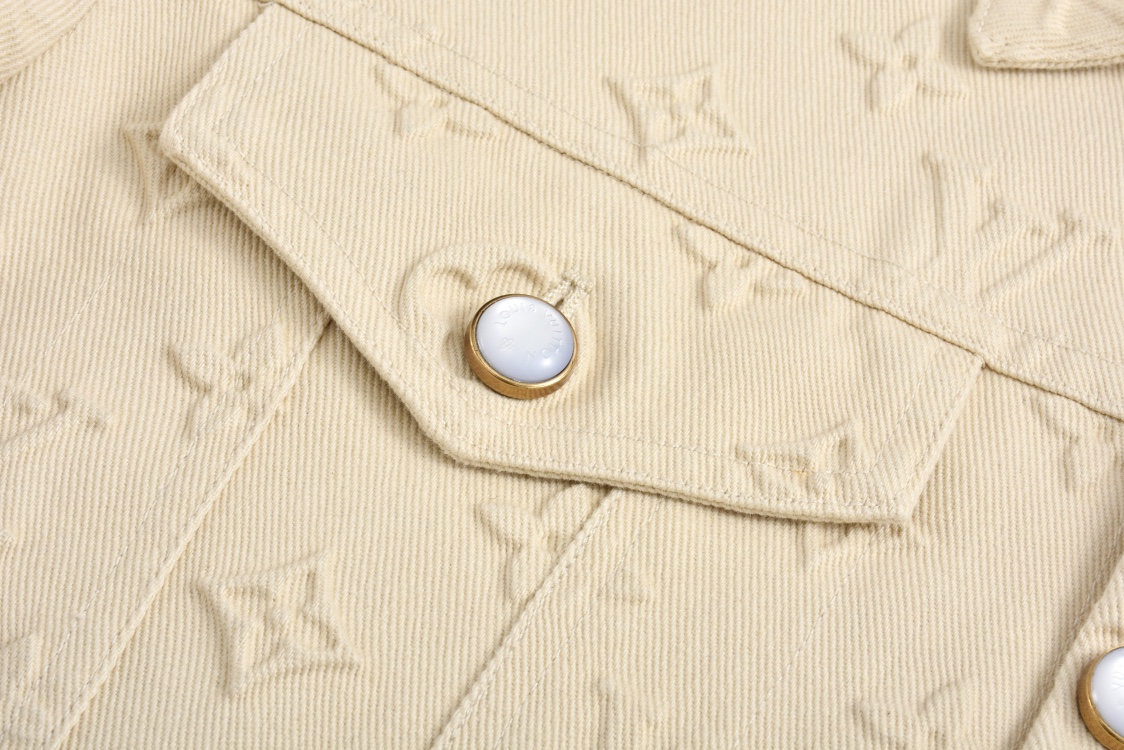 LOUIS VUITTON 路易威登 满印浮雕压花单排扣牛仔衣 外套 夹克 卡其色 1AHBEV