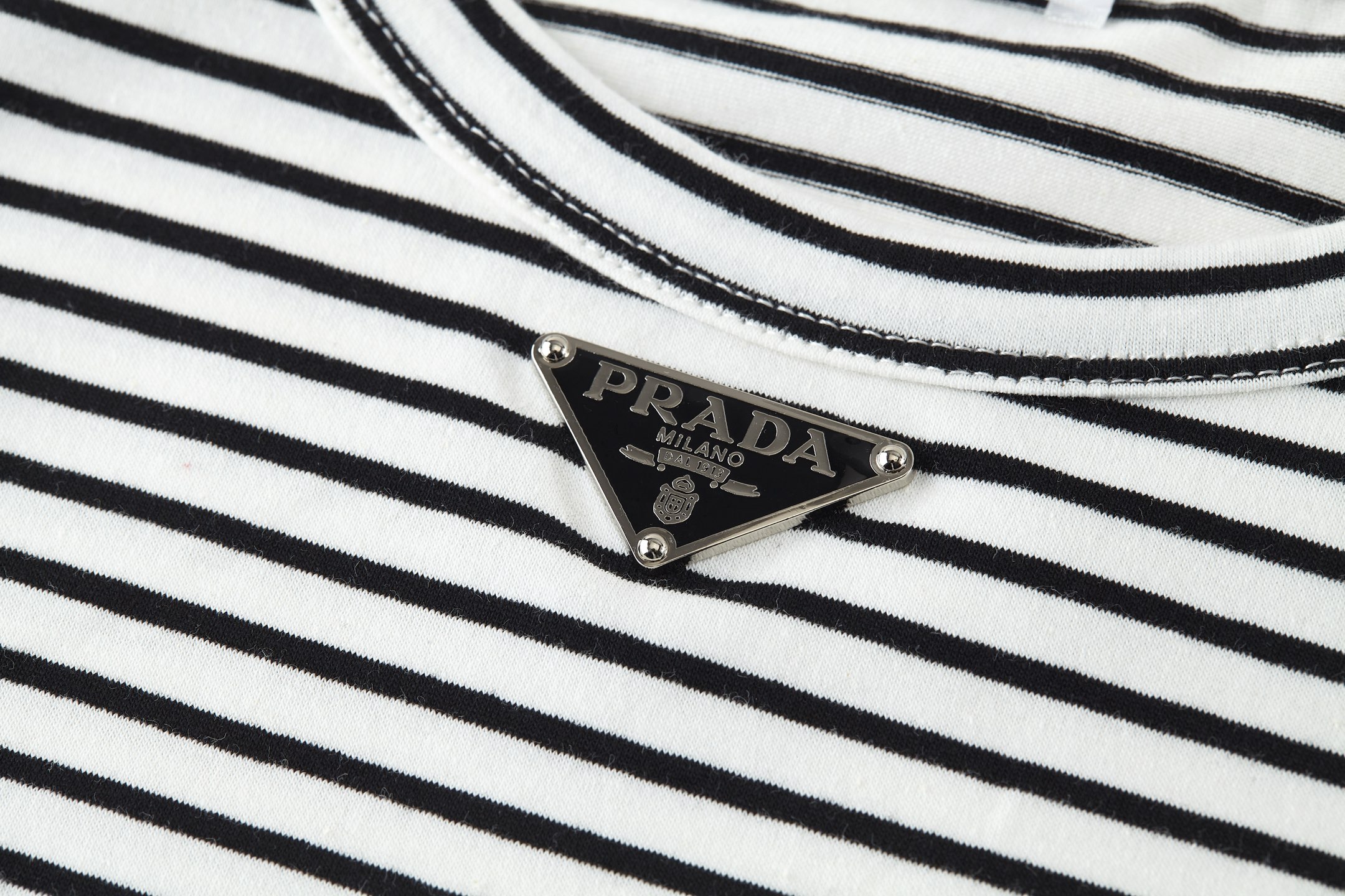 PRADA 普拉达 条纹撞色logo徽标短袖 T恤 红色 白色