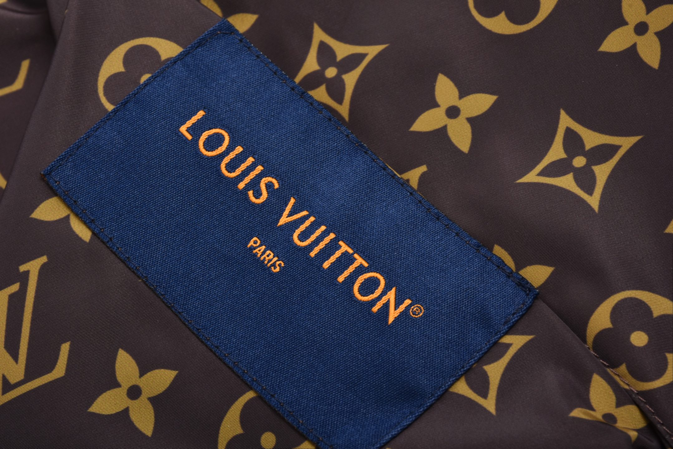 LOUIS VUITTON 路易威登 棋盘格老花双面两穿拉链连帽夹克 外套 绿色 1AHBIV