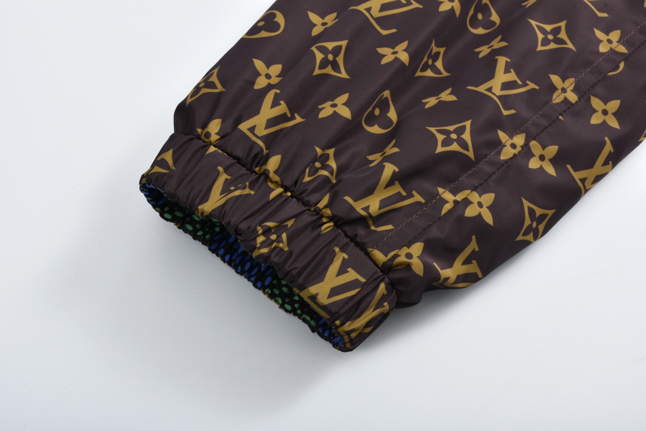 LOUIS VUITTON 路易威登 棋盘格老花双面两穿拉链连帽夹克 外套 绿色 1AHBIV