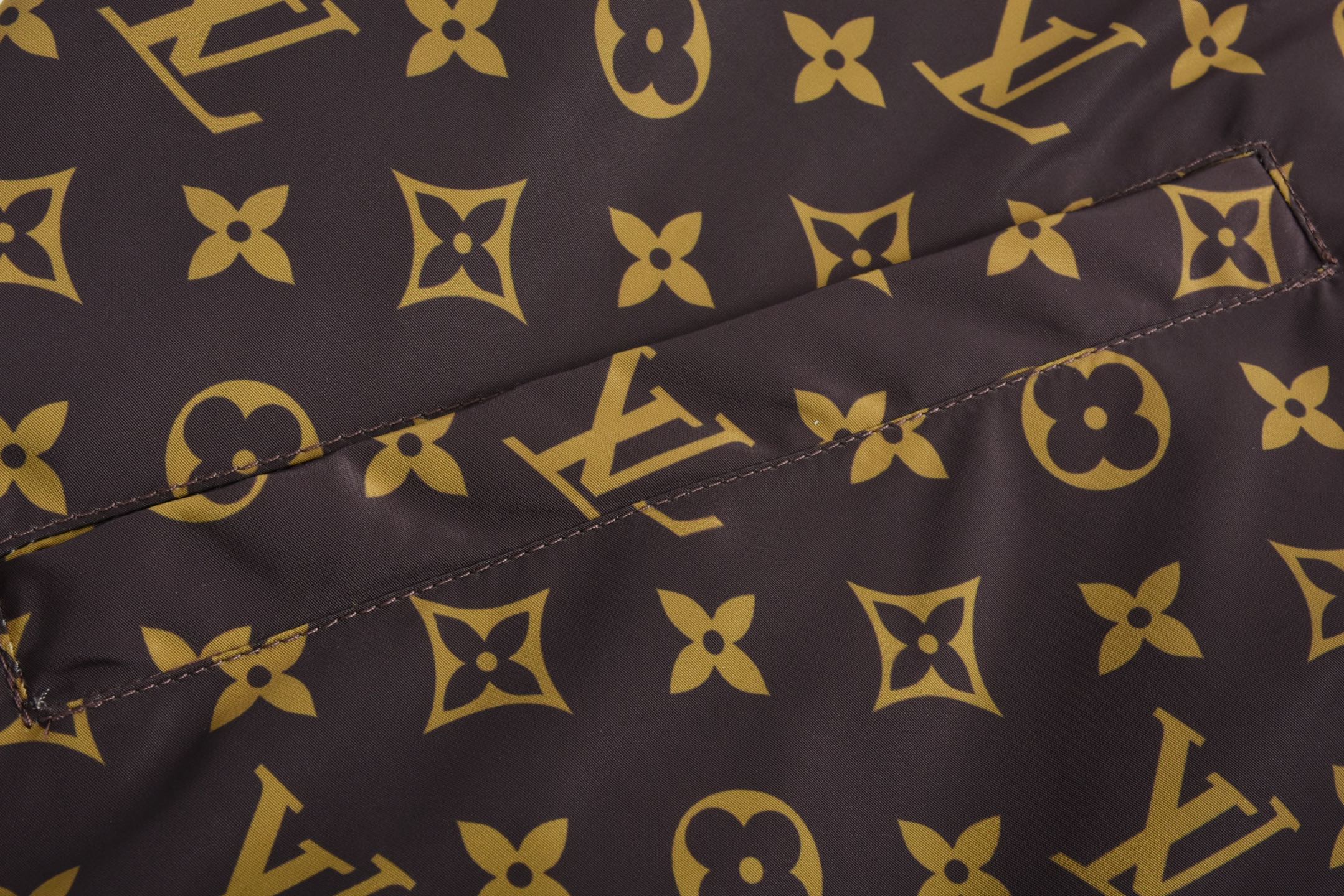 LOUIS VUITTON 路易威登 棋盘格老花双面两穿拉链连帽夹克 外套 绿色 1AHBIV