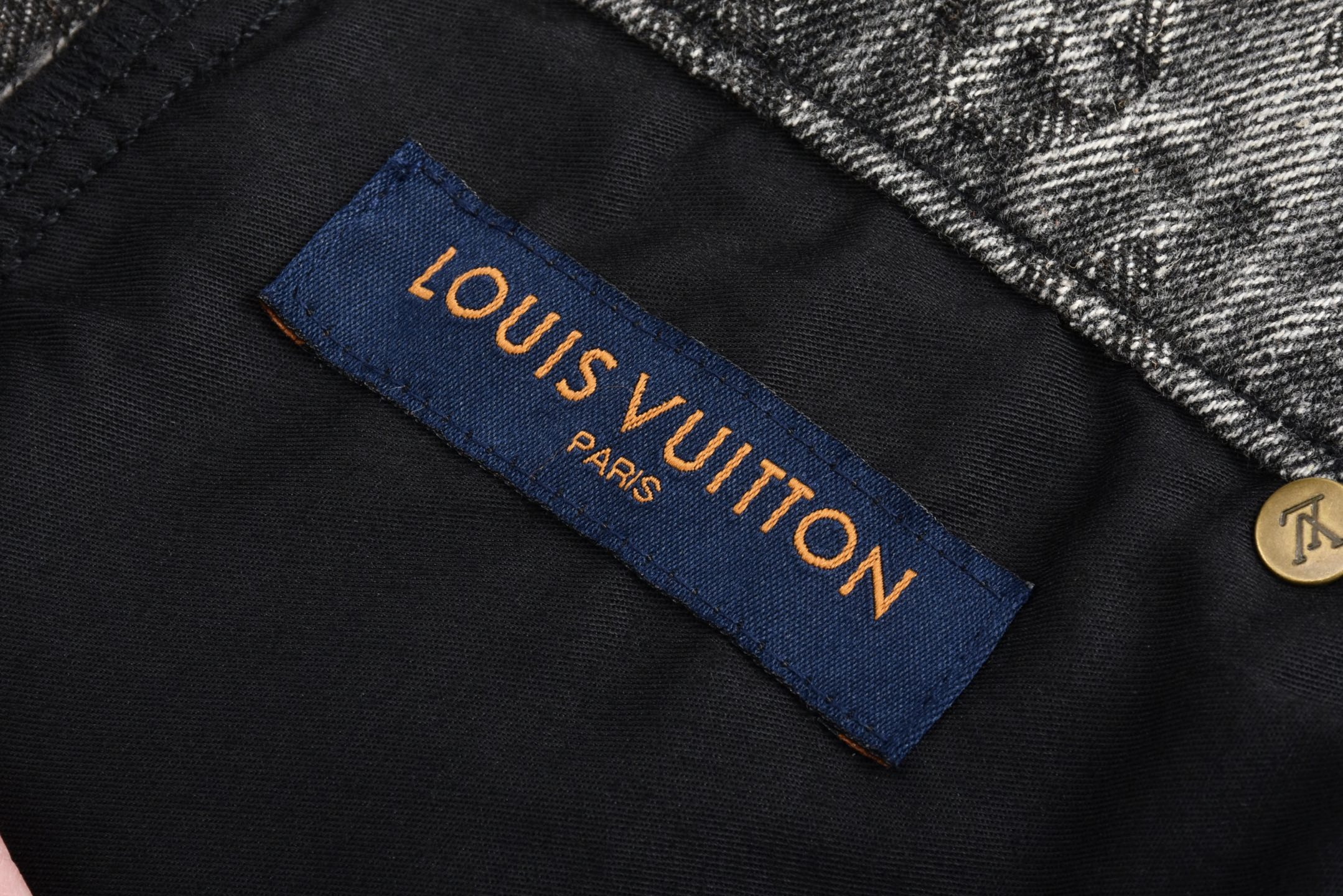 LOUIS VUITTON 路易威登 暗纹满印提花牛仔短裤 休闲裤 裤子 五分裤 灰色