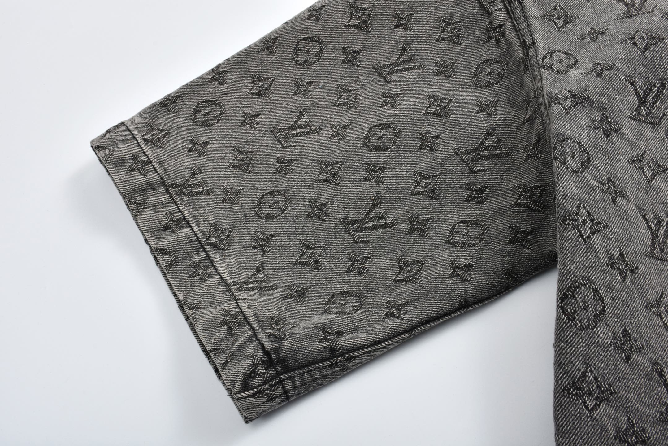 LOUIS VUITTON 路易威登 暗纹满印提花牛仔衬衫 短袖 灰色