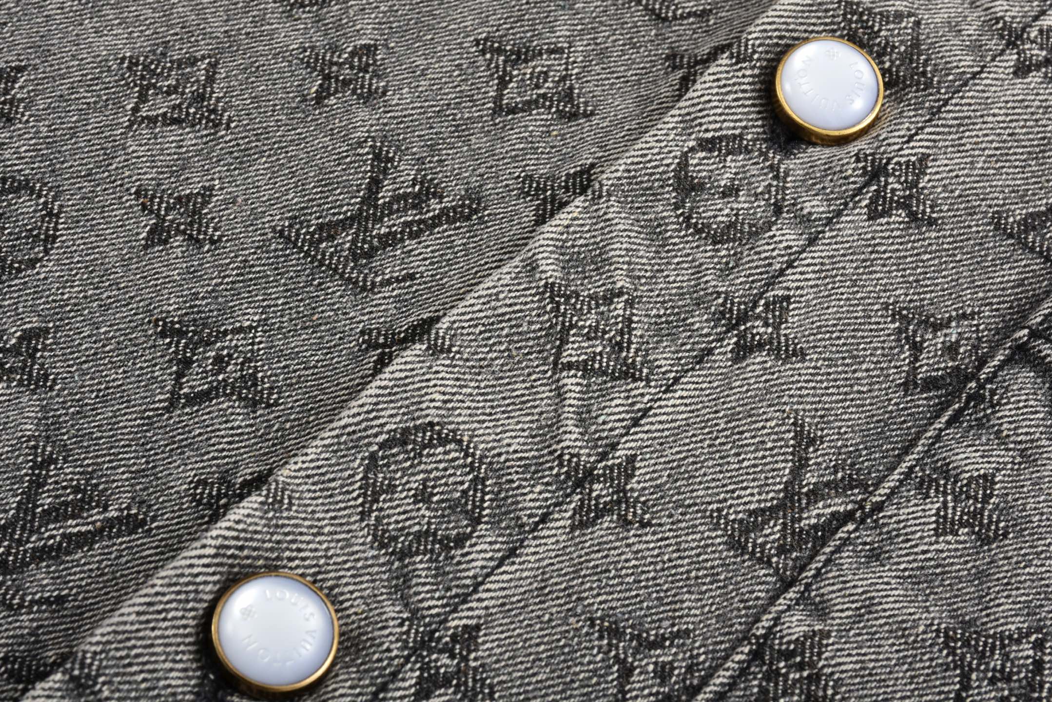 LOUIS VUITTON 路易威登 暗纹满印提花牛仔衬衫 短袖 灰色