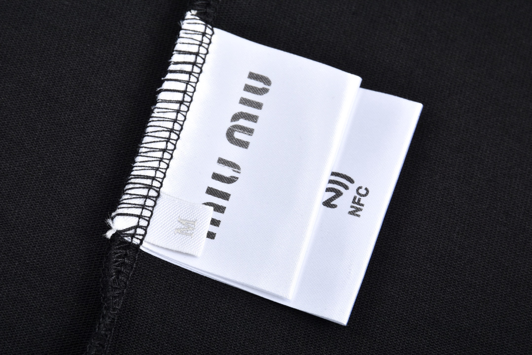 MIU MIU 刺绣字母logo圆领短袖 T恤 夏季 白色 黑色