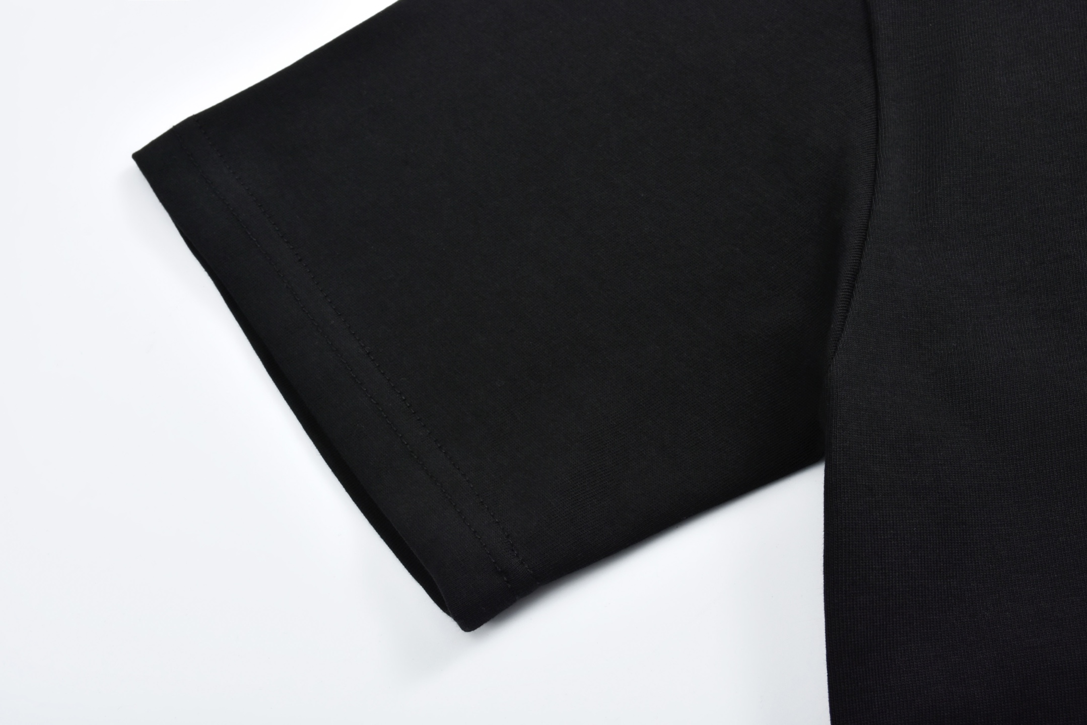 MIU MIU 刺绣字母logo圆领短袖 T恤 夏季 白色 黑色