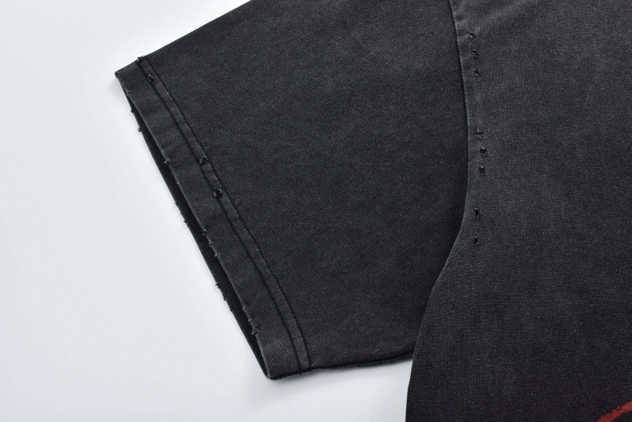 Balenciaga 巴黎世家 SS25 破洞字母logo印花圆领短袖 T恤 夏季 白色 黑色 811746TRVR29012