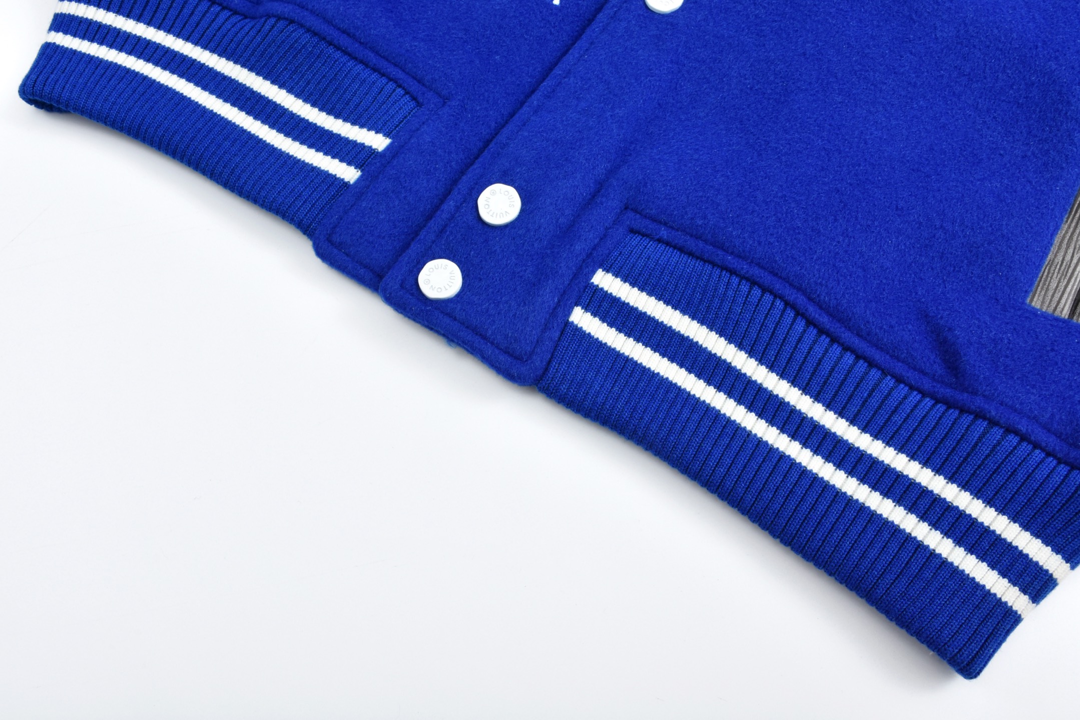 LOUIS VUITTON 路易威登 logo刺绣单排扣棒球服 夹克 外套 蓝色 1ABZM4