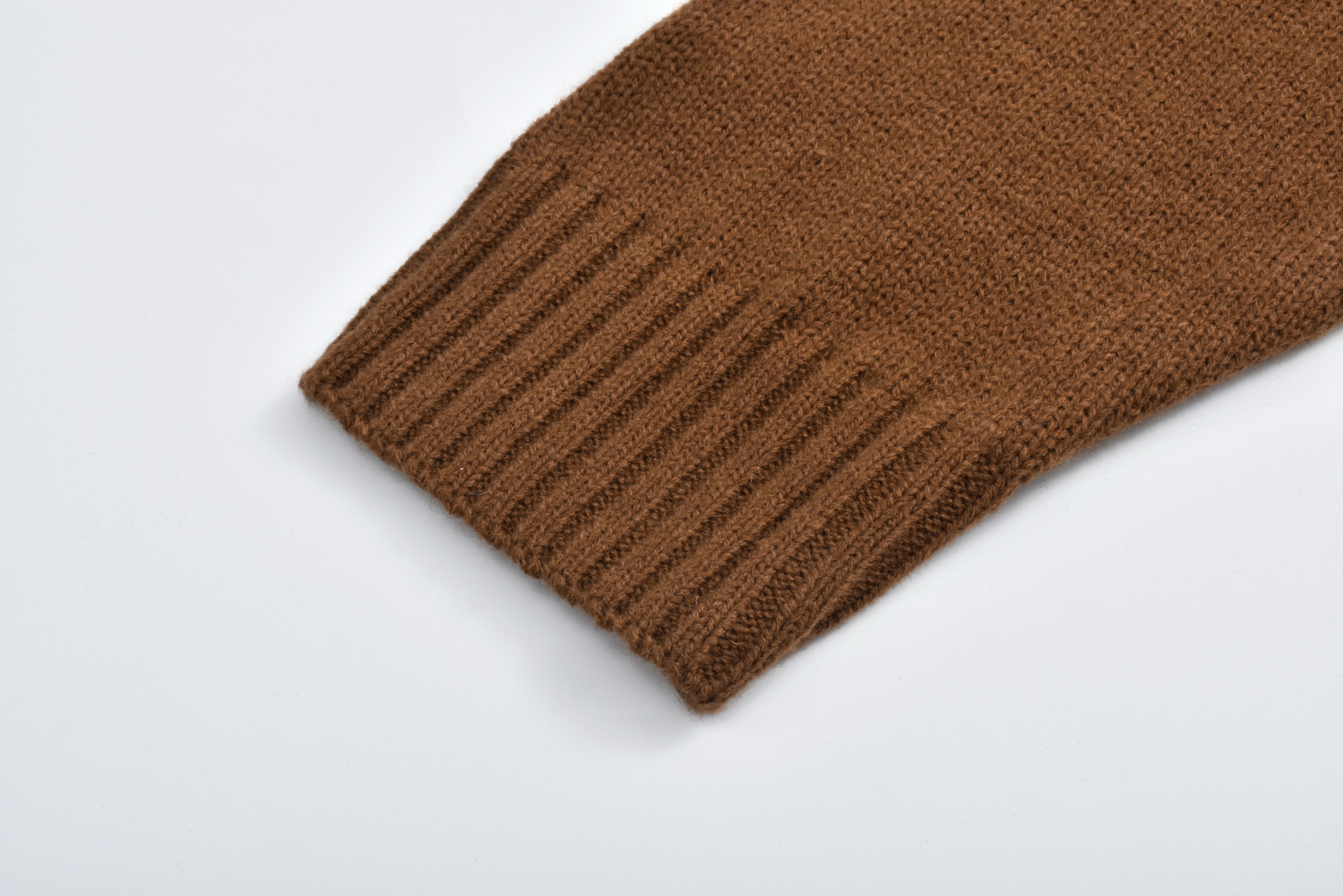 LOUIS VUITTON 路易威登 山羊绒混纺金色logo徽标V领开衫 毛衣 外套 棕色 1AGJTF