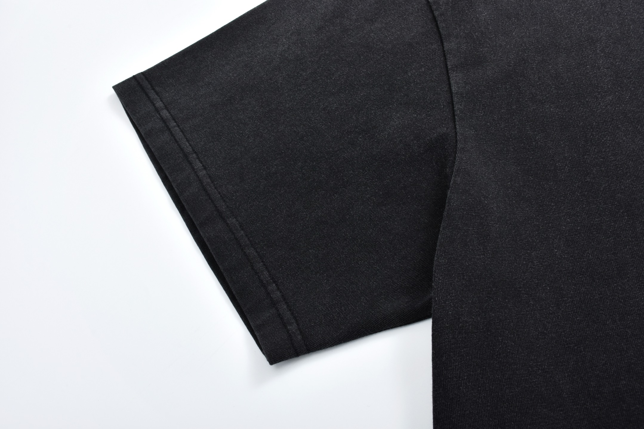 Balenciaga 巴黎世家 做旧字母logo风景印花圆领短袖 T恤 夏季 黑色 811688TRVQ71048