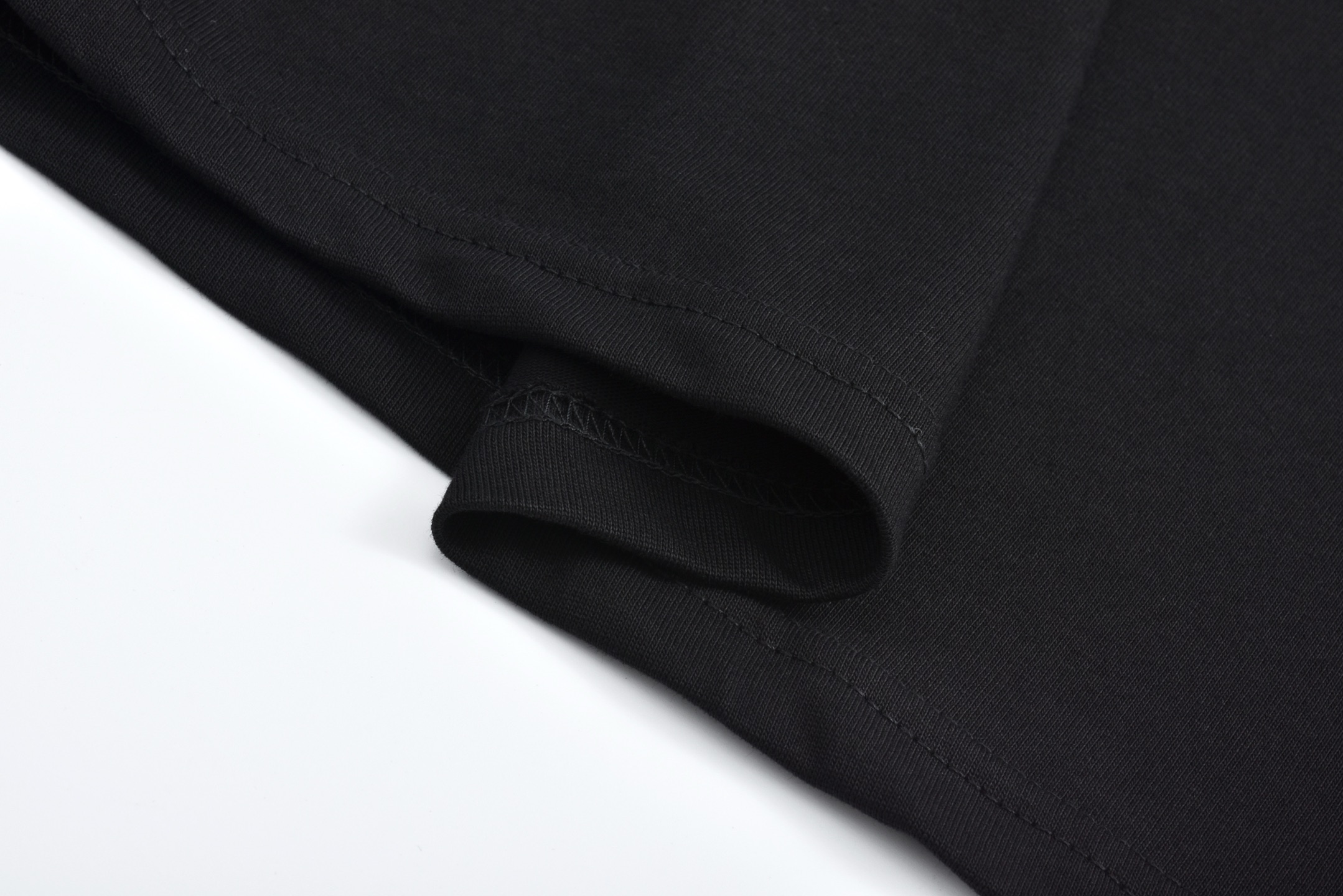 LOUIS VUITTON 路易威登 刺绣字母logo小标圆领短袖 T恤 黑色 1A1SA5