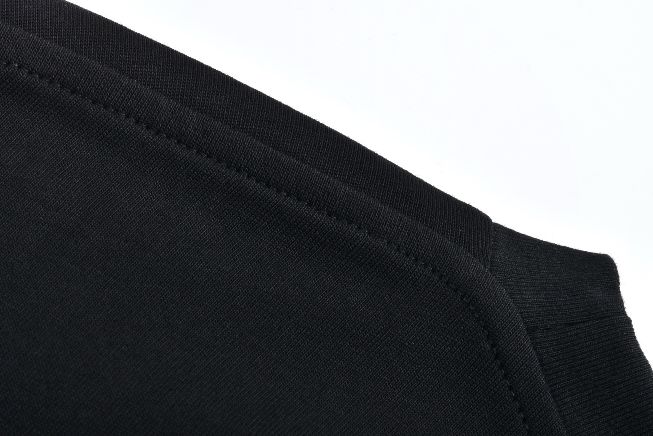 LOUIS VUITTON 路易威登 刺绣字母logo小标圆领短袖 T恤 黑色 1A1SA5