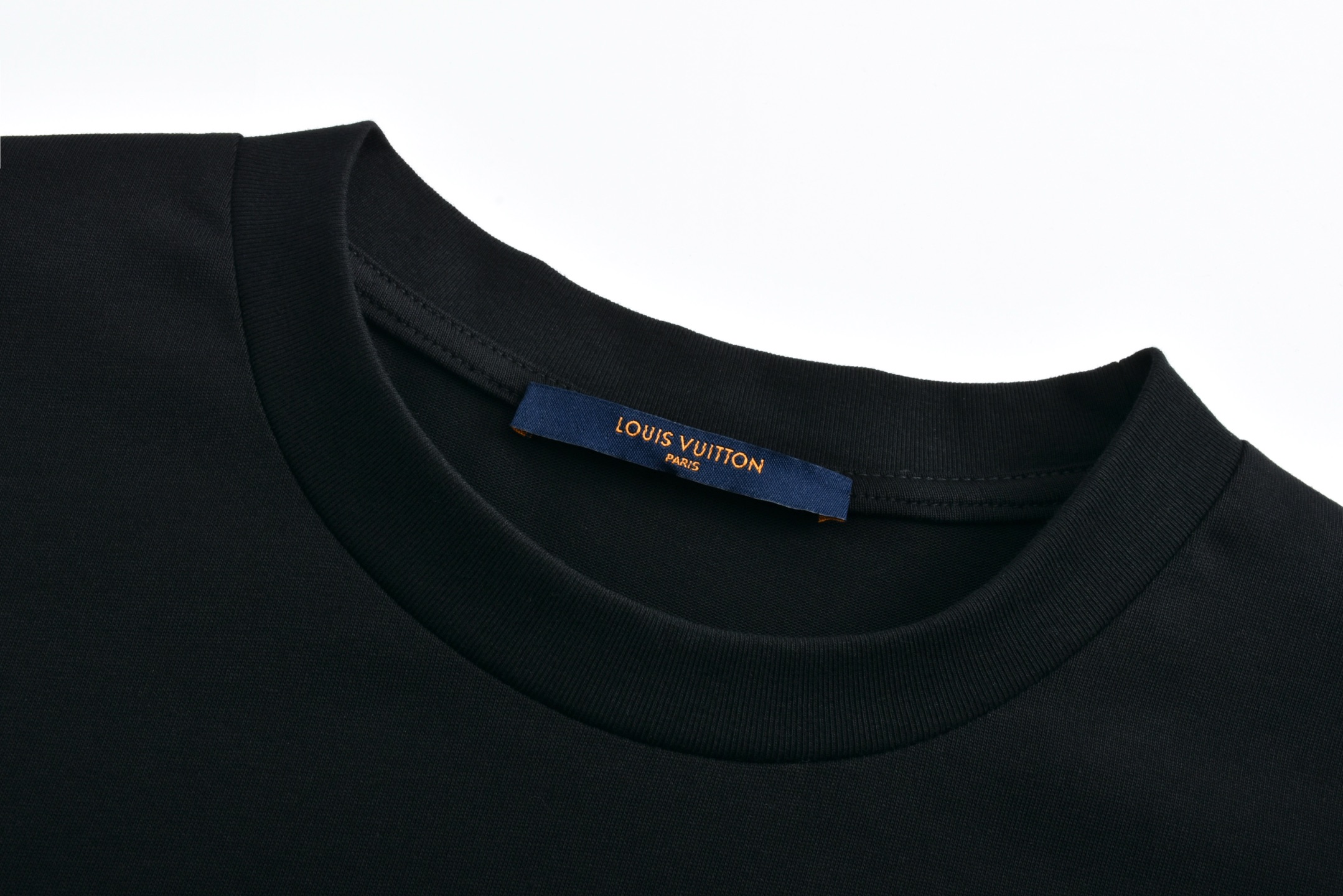 LOUIS VUITTON 路易威登 刺绣字母logo小标圆领短袖 T恤 黑色 1A1SA5