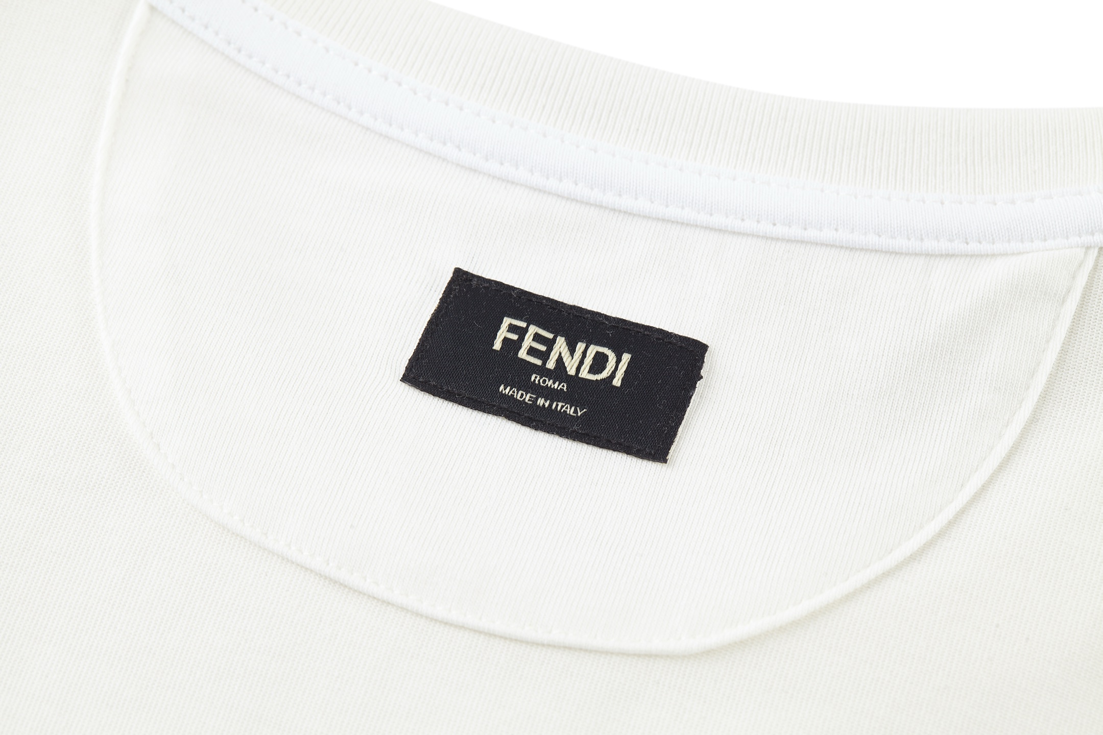 FENDI 芬迪 纯色刺绣字母logo徽章圆领T恤 短袖 海军蓝 白色 FY1319AU9AF0QB0