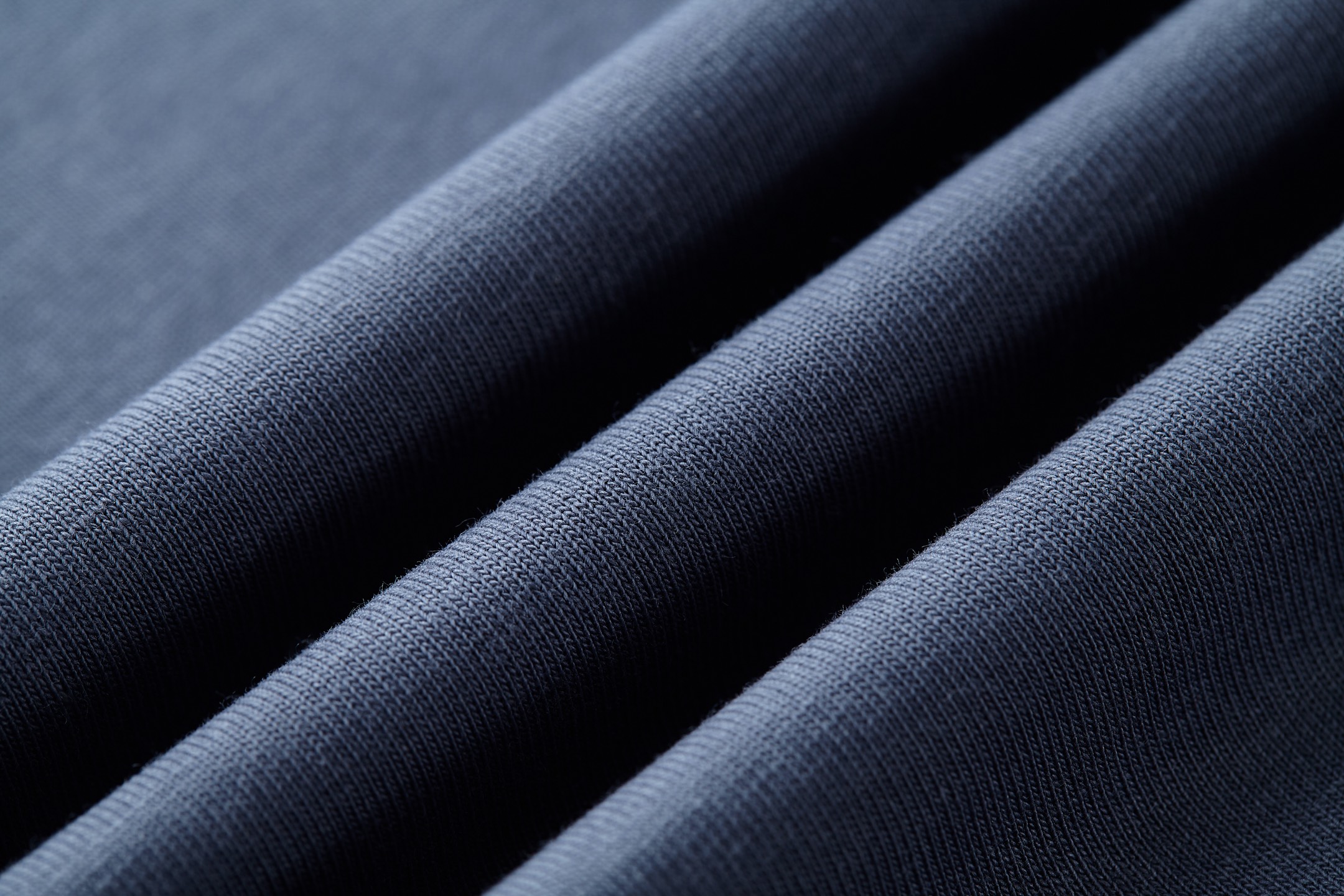 FENDI 芬迪 纯色刺绣字母logo徽章圆领T恤 短袖 海军蓝 白色 FY1319AU9AF0QB0