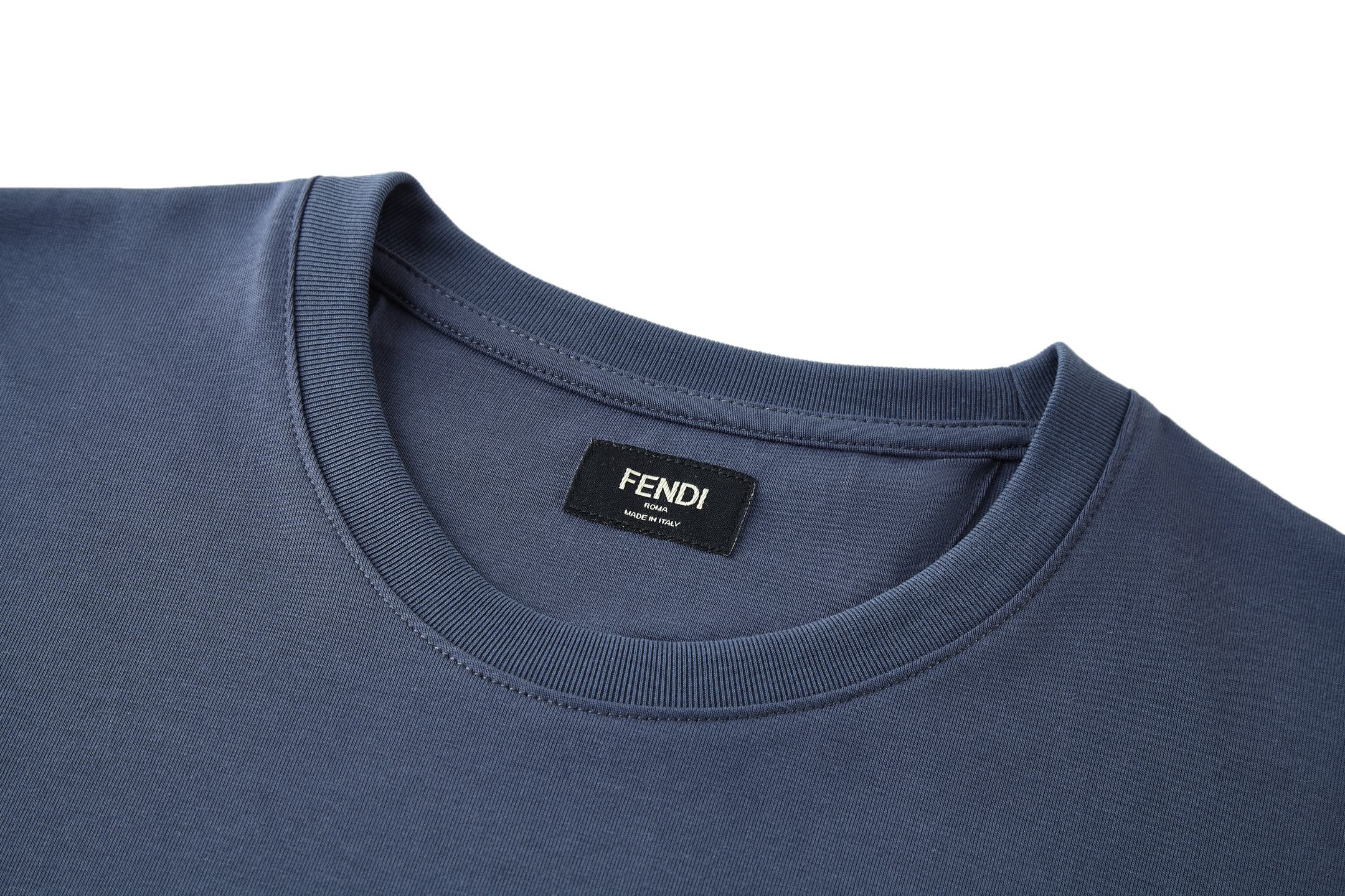 FENDI 芬迪 纯色刺绣字母logo徽章圆领T恤 短袖 海军蓝 白色 FY1319AU9AF0QB0