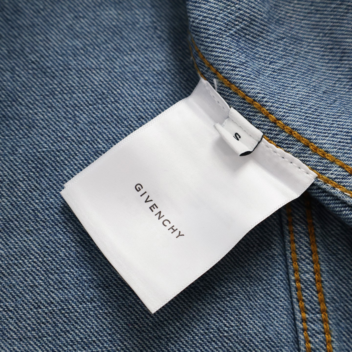 Givenchy 纪梵希 做旧字母logo印花毛边单排扣牛仔马甲 背心 蓝色 BM01295Y4V-415