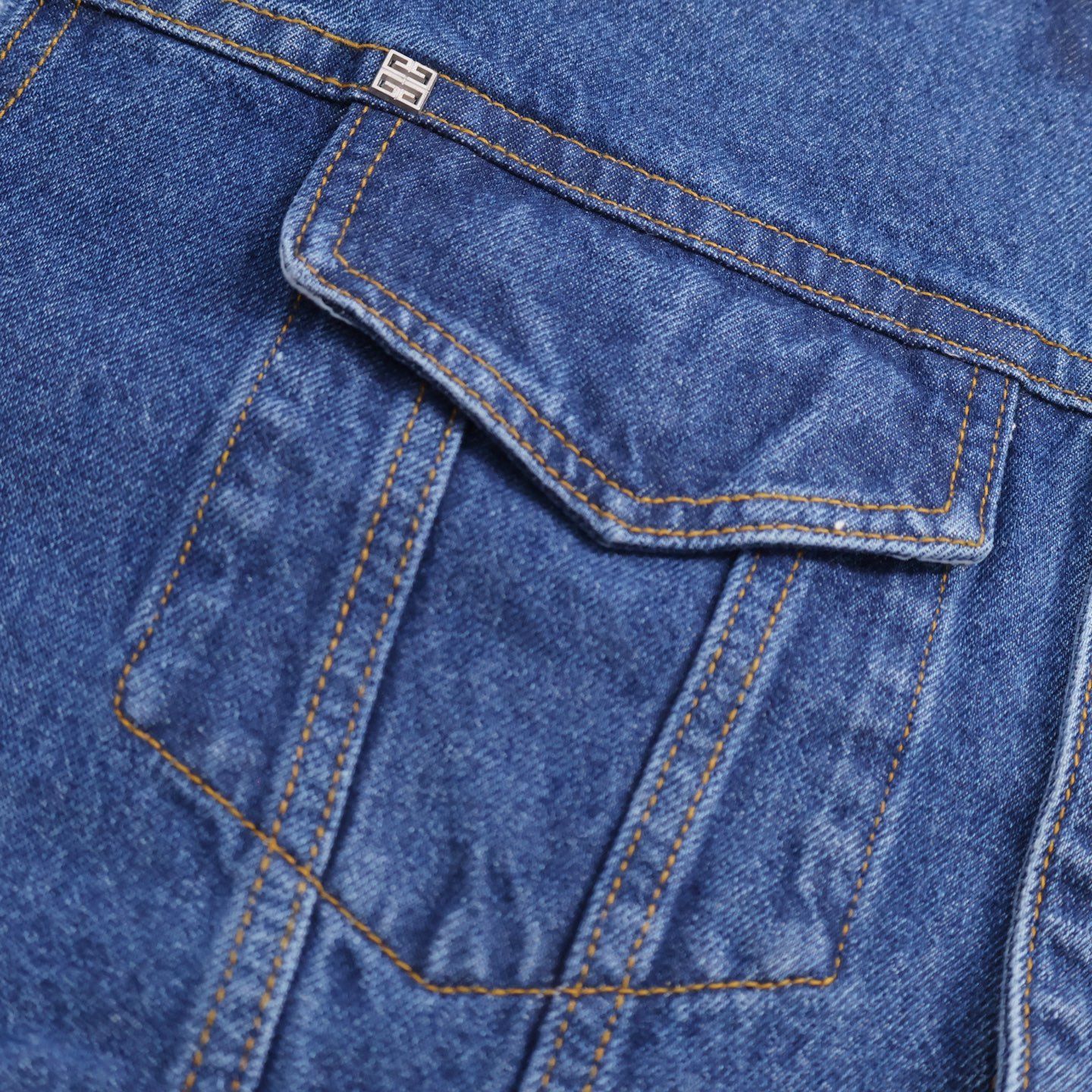 Givenchy 纪梵希 做旧字母logo印花毛边单排扣牛仔马甲 背心 蓝色 BM01295Y4V-415