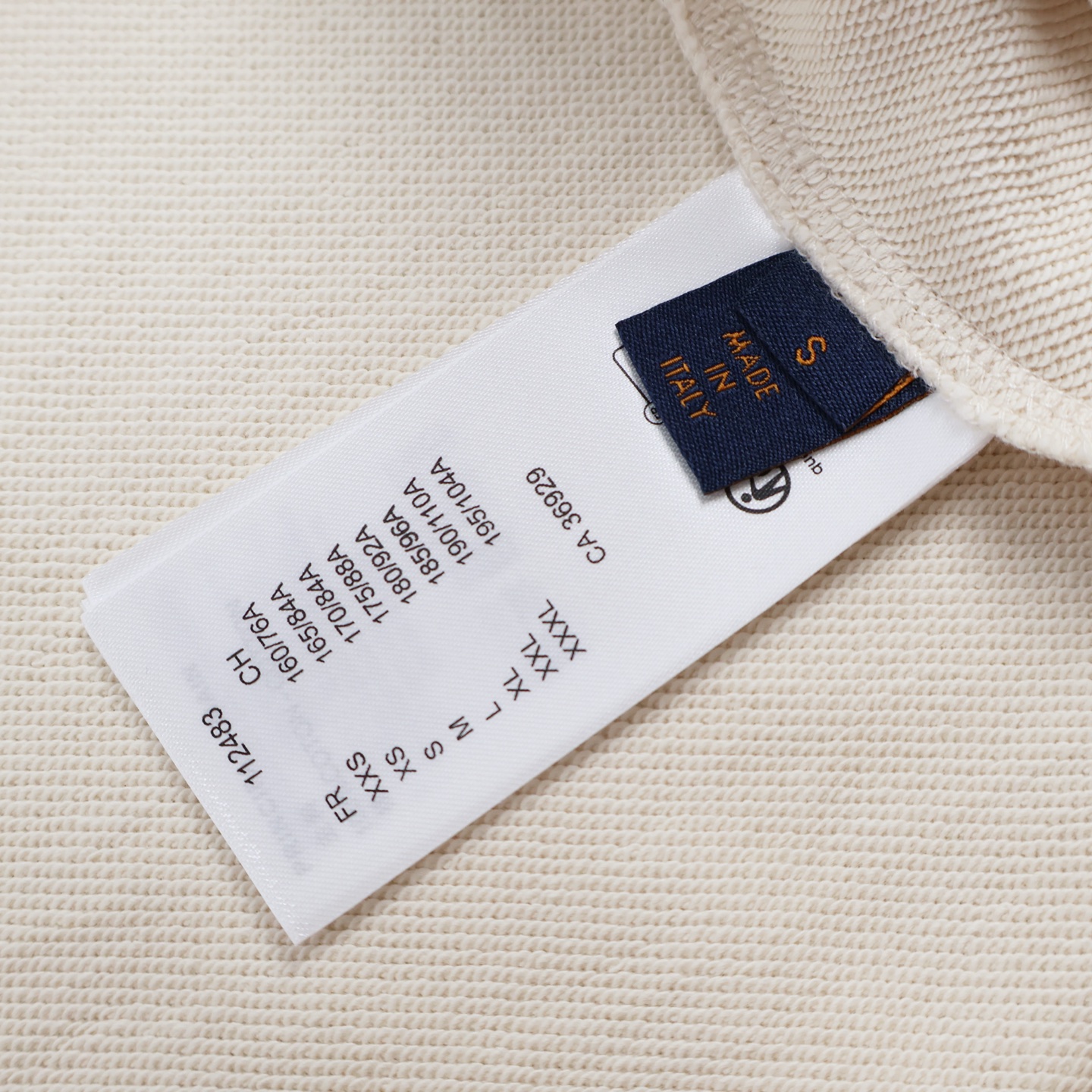 LOUIS VUITTON 路易威登  LV 刺绣字母logo徽标半拉链翻领卫衣 长袖 米白 1AHW28