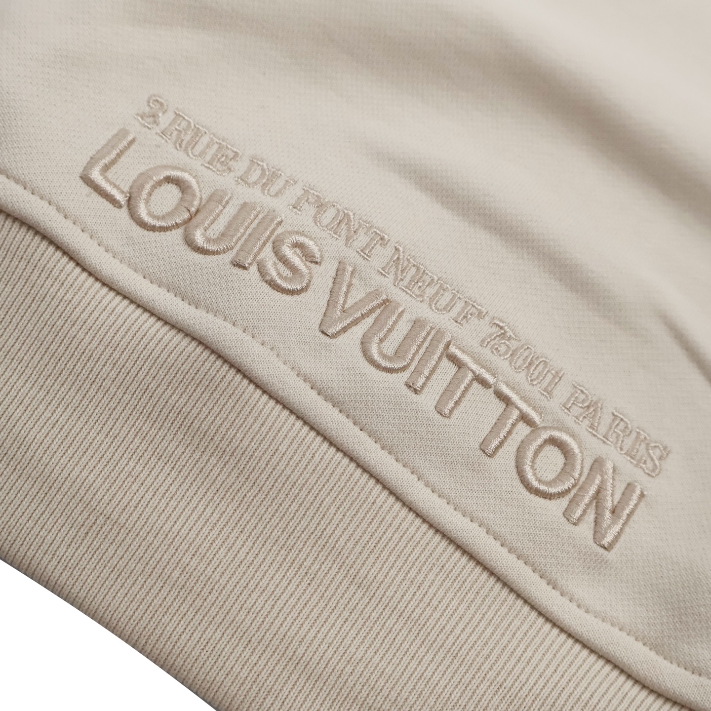 LOUIS VUITTON 路易威登  LV 刺绣字母logo徽标半拉链翻领卫衣 长袖 米白 1AHW28