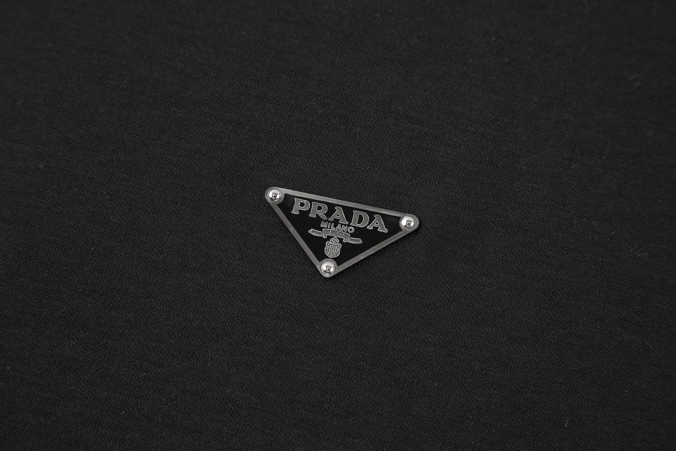 PRADA 普拉达 纯色胸口徽标圆领 休闲夏季 短袖 T恤 黑色 白色