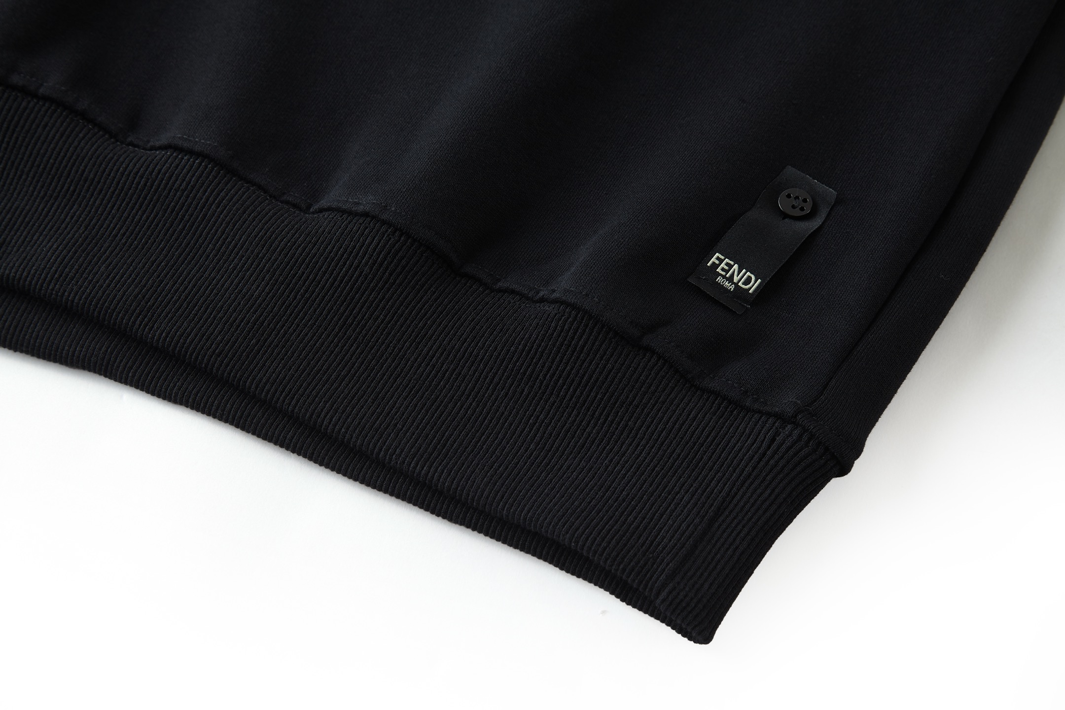 FENDI 芬迪 纯色金属徽标圆领卫衣 长袖 黑色 A5 FY3938AU8YF0QA1