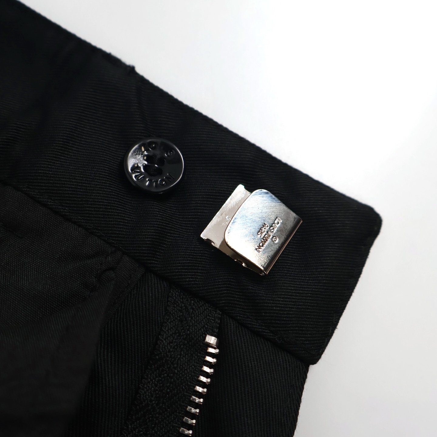 ]LOUIS VUITTON  路易威登 LV 刺绣字母logo休闲裤 裤 裤子 长裤 黑色  B0 1AGTO0