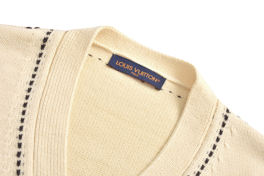 LOUIS VUITTON 路易威登 Tyler SS24 Logo 字母嵌花V领开衫 针织衫 毛衣 外套 B0 1AFPXW
