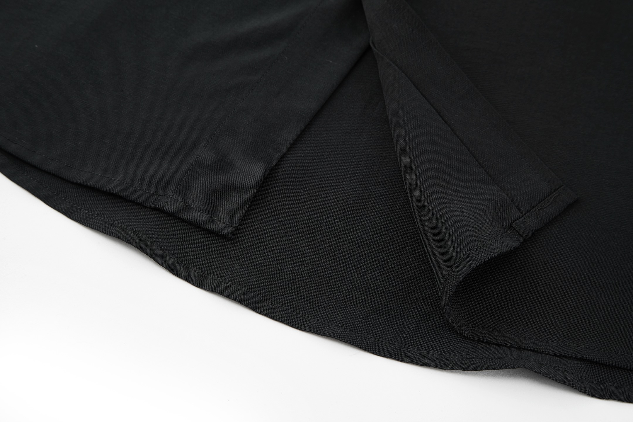 LOEWE 罗意威 Paula ' s Ibiza SS25 精巧刺绣纽扣桑蚕丝衬衫 长袖 黑色 B0 H616Y05X72-1100