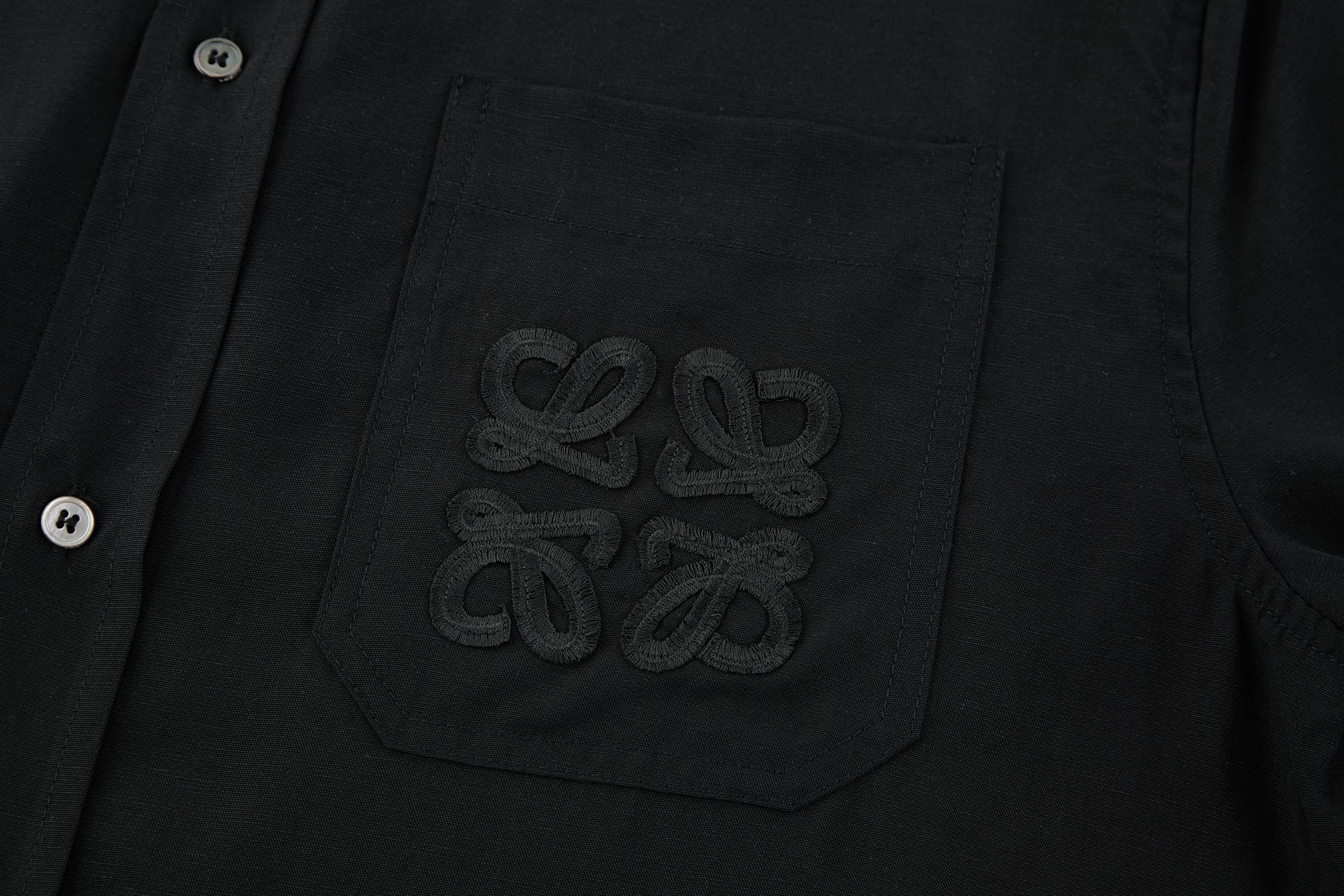 LOEWE 罗意威 Paula ' s Ibiza SS25 精巧刺绣纽扣桑蚕丝衬衫 长袖 黑色 B0 H616Y05X72-1100