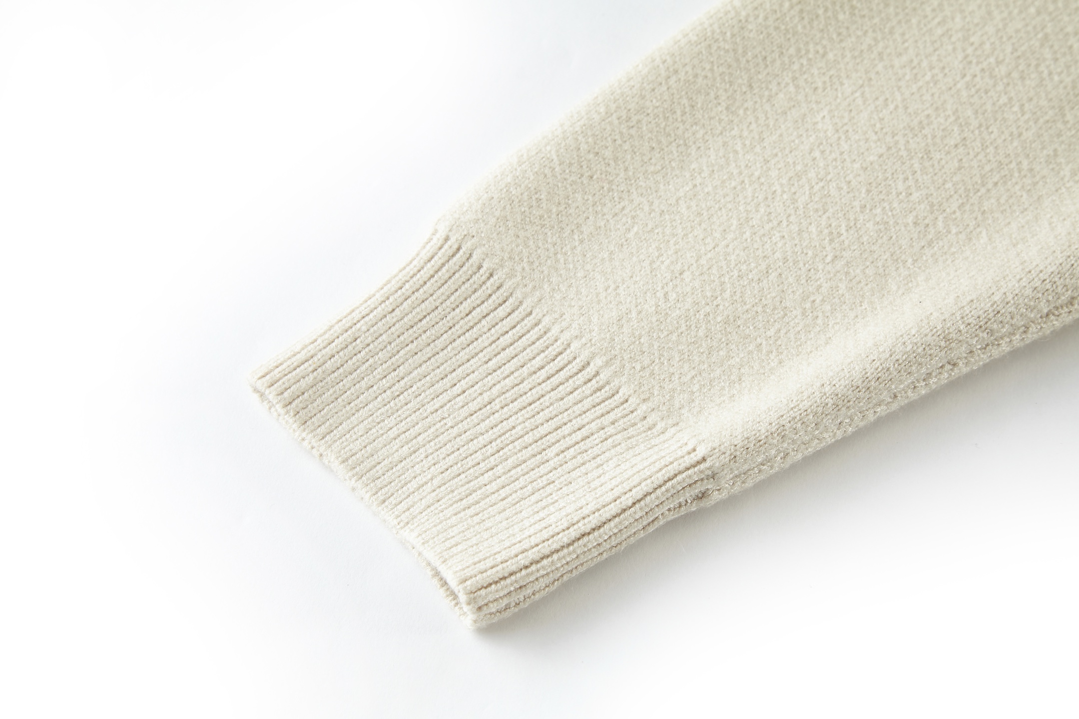 LOUIS VUITTON 路易威登 金属字母Logo徽标V领开衫 针织衫 毛衣 外套 米色 B0 1AHVNQ