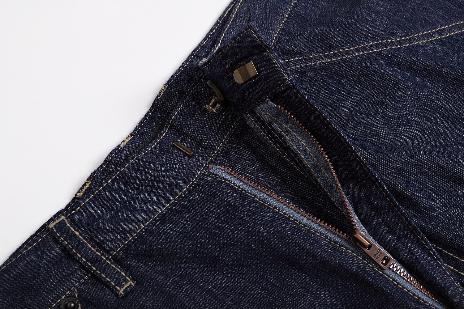 PRADA 普拉达 纯色直筒牛仔裤 长裤 裤子 深蓝色 B0