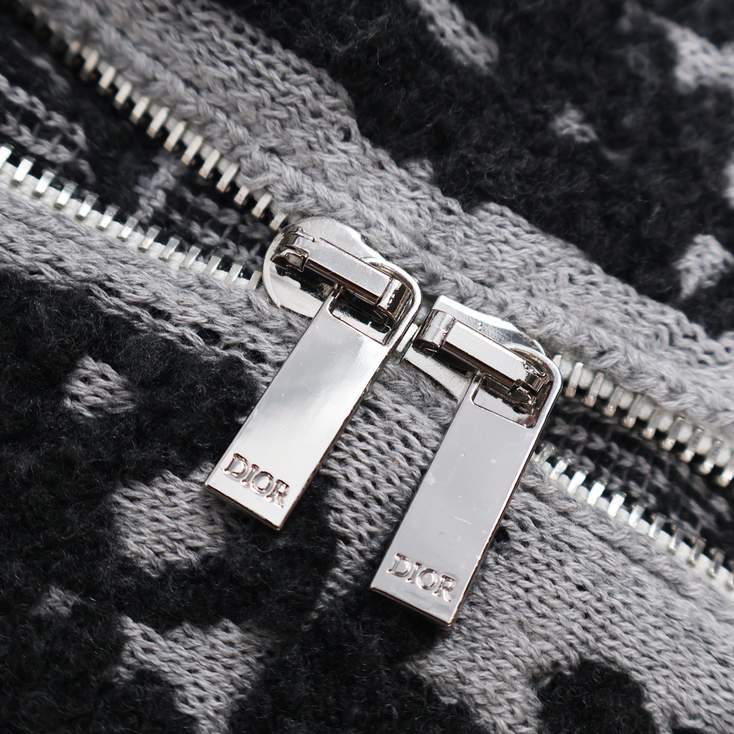 DIOR 迪奥 羊毛毛巾绣字母logo圆领毛衣 秋冬 外套 长袖 灰色 C0 493M635AT847-C888