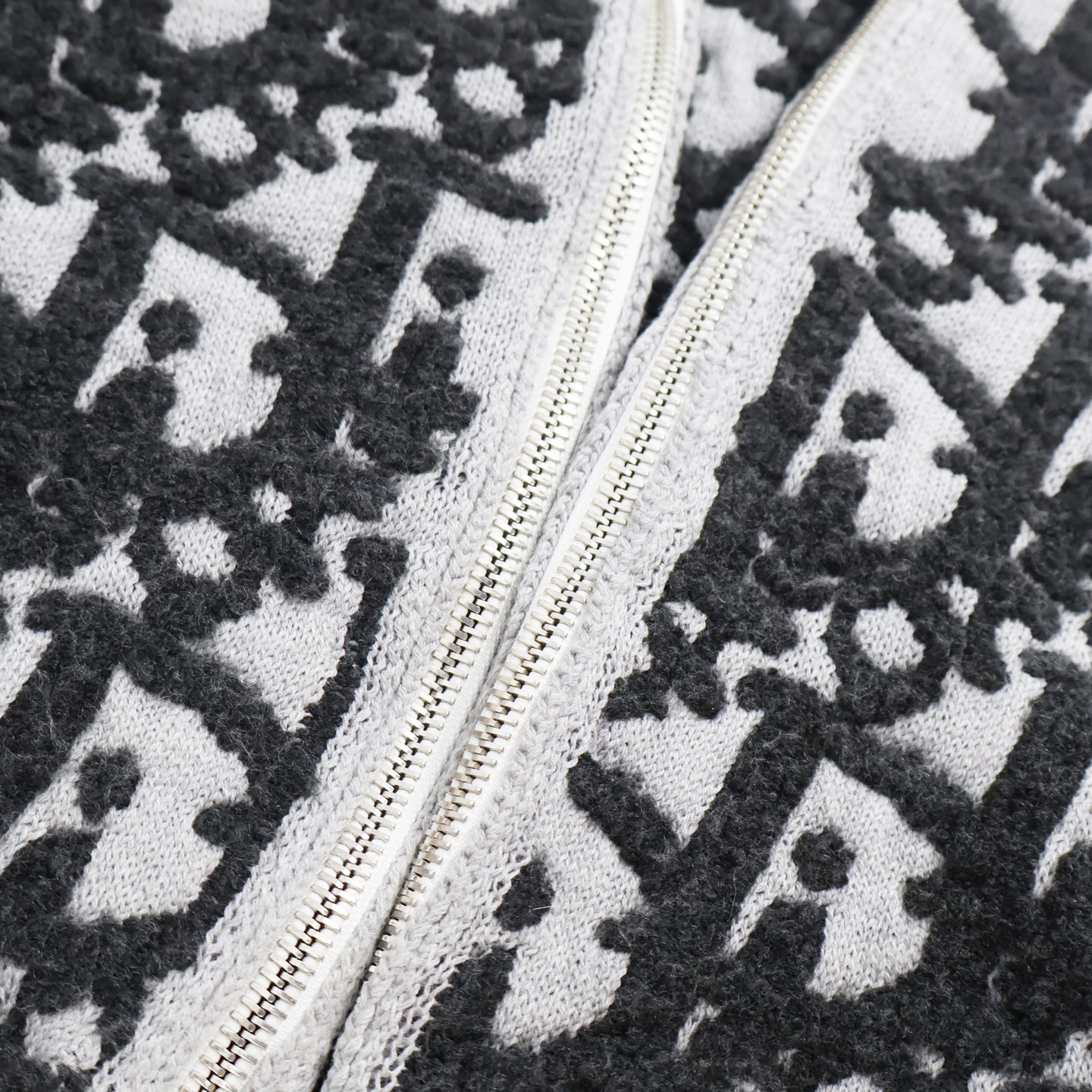 DIOR 迪奥 羊毛毛巾绣字母logo圆领毛衣 秋冬 外套 长袖 灰色 C0 493M635AT847-C888