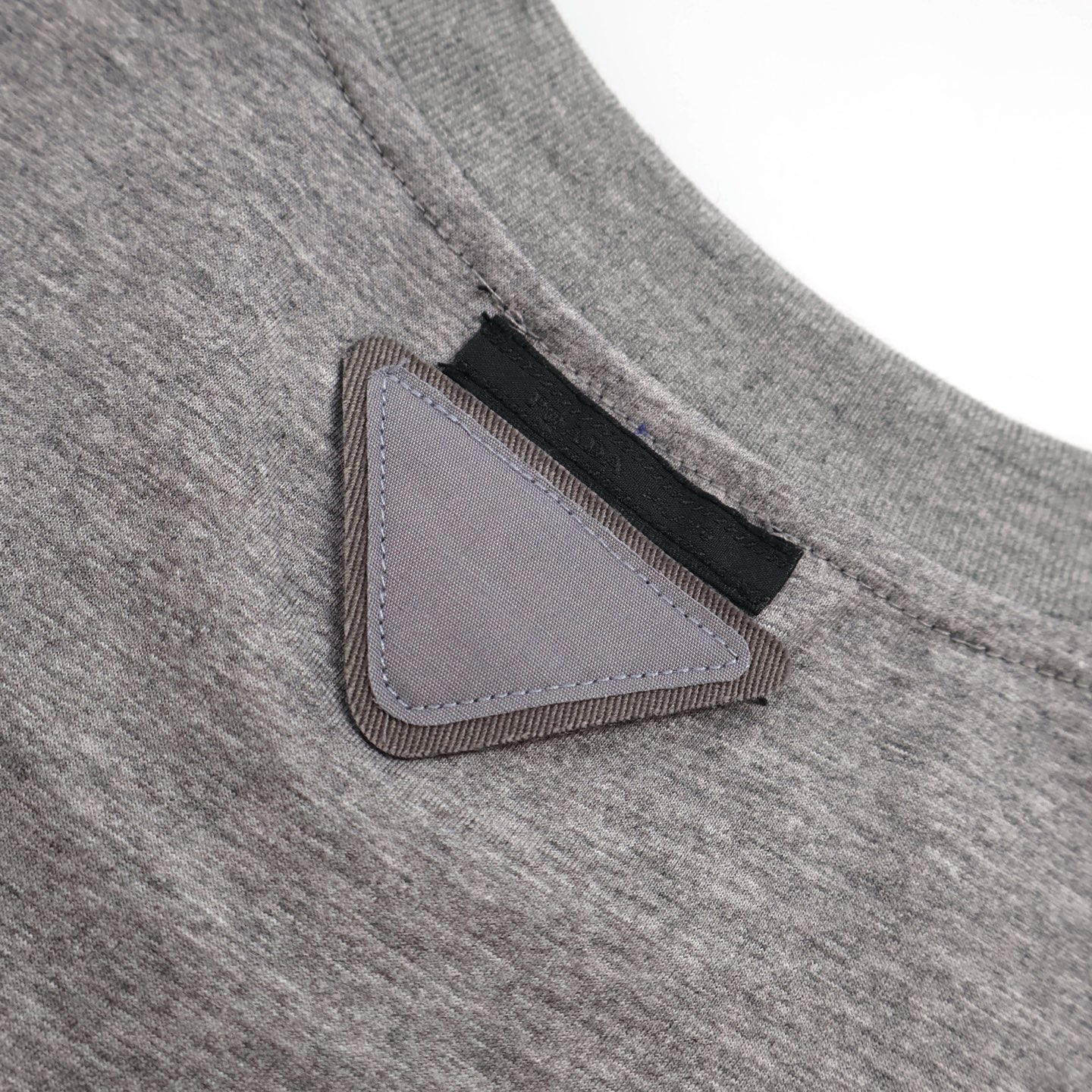 PRADA 普拉达 纯色后领徽标圆领 休闲夏季 短袖 T恤 蓝色 灰色 A2