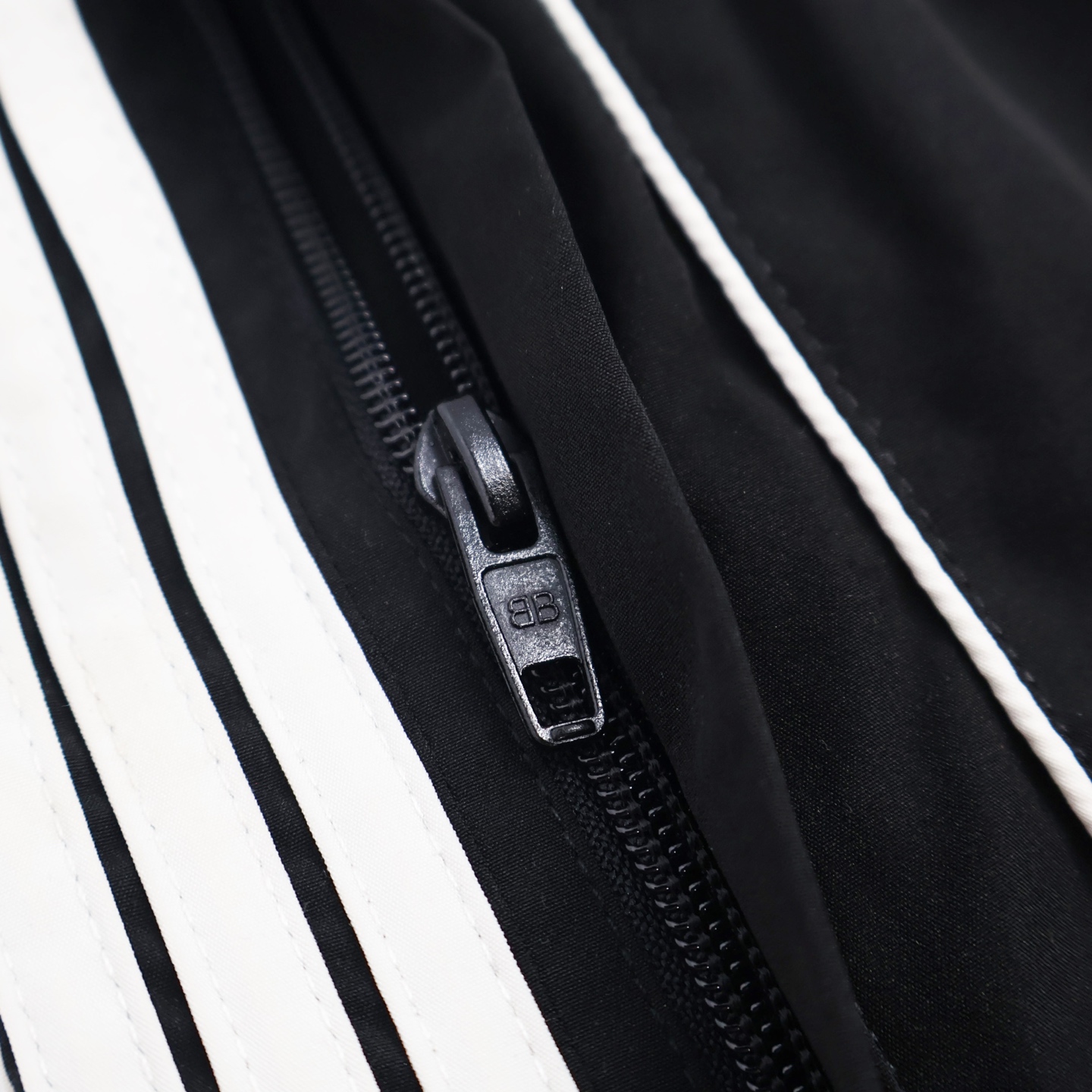 Balenciaga 巴黎世家 Tracksuit 五条杠刺绣环形图标松紧腰运动裤 长裤 裤子 休闲裤 黑色 B0 831371TRO311000