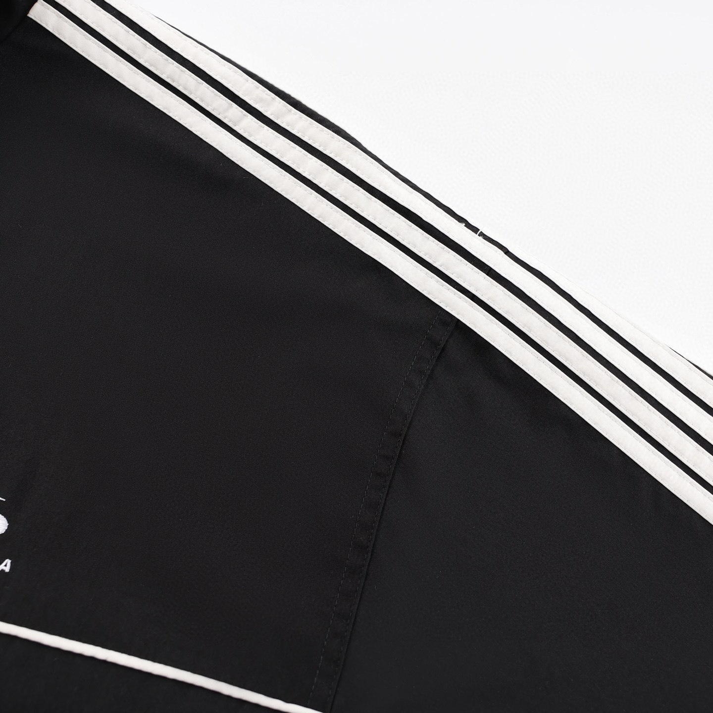 Balenciaga 巴黎世家 圆环刺绣五条杠拉链立领运动外套 夹克 长袖 秋冬 黑色 C0