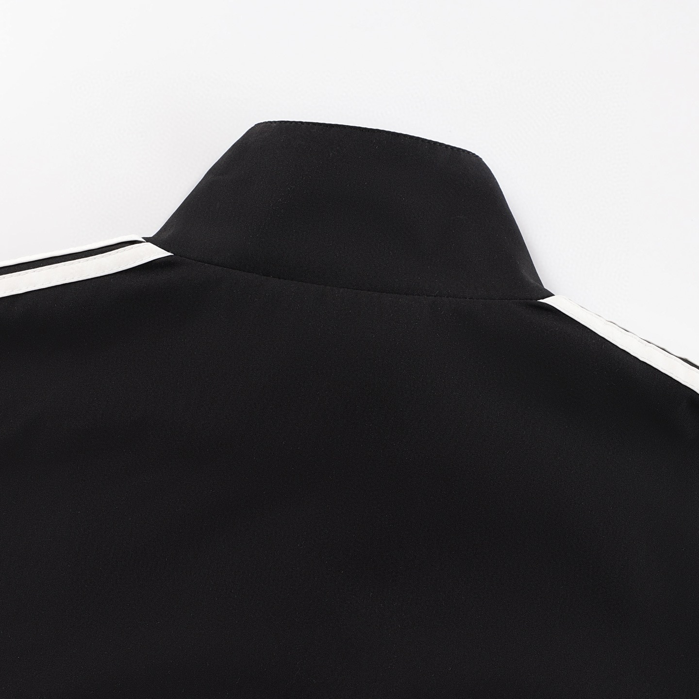 Balenciaga 巴黎世家 圆环刺绣五条杠拉链立领运动外套 夹克 长袖 秋冬 黑色 C0