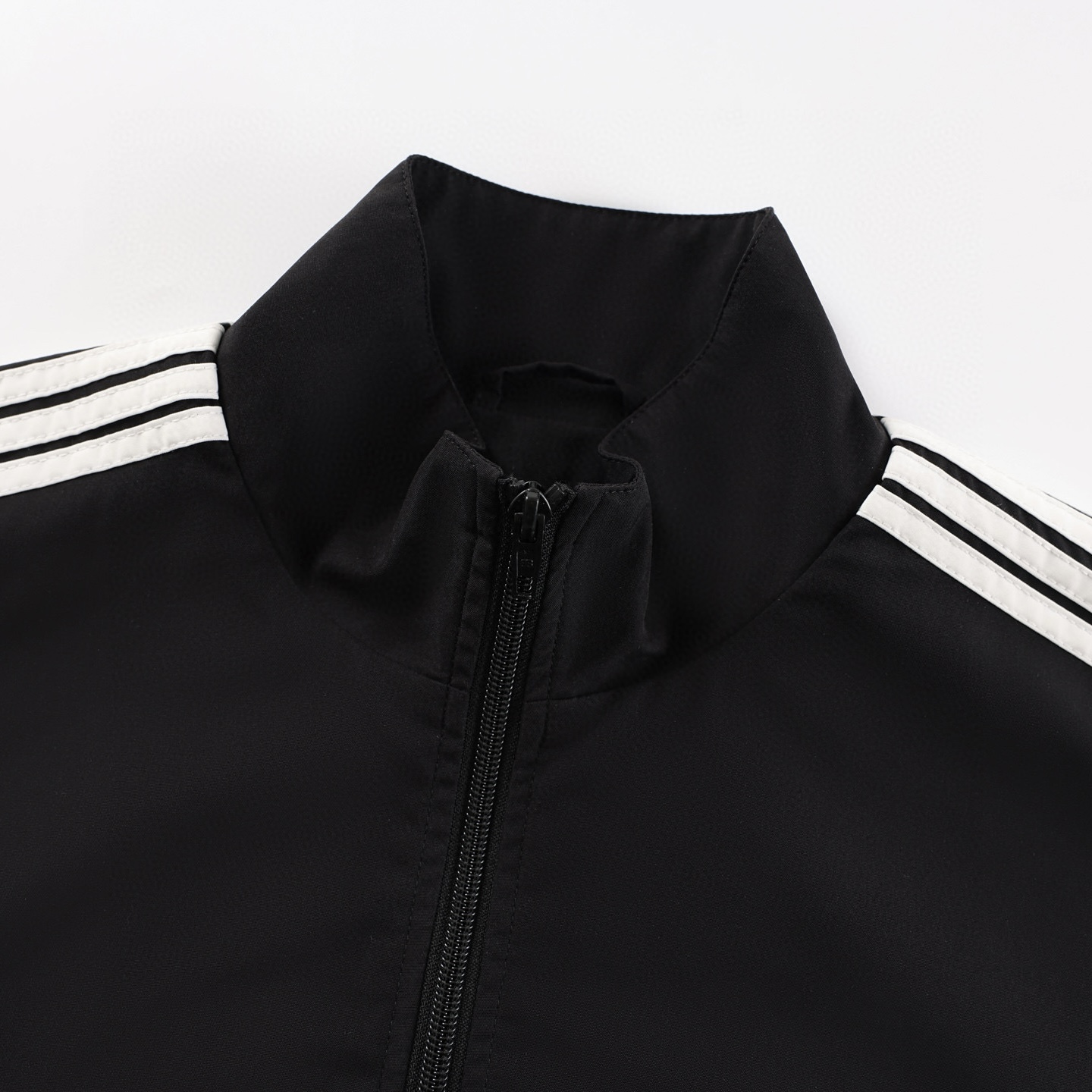Balenciaga 巴黎世家 圆环刺绣五条杠拉链立领运动外套 夹克 长袖 秋冬 黑色 C0