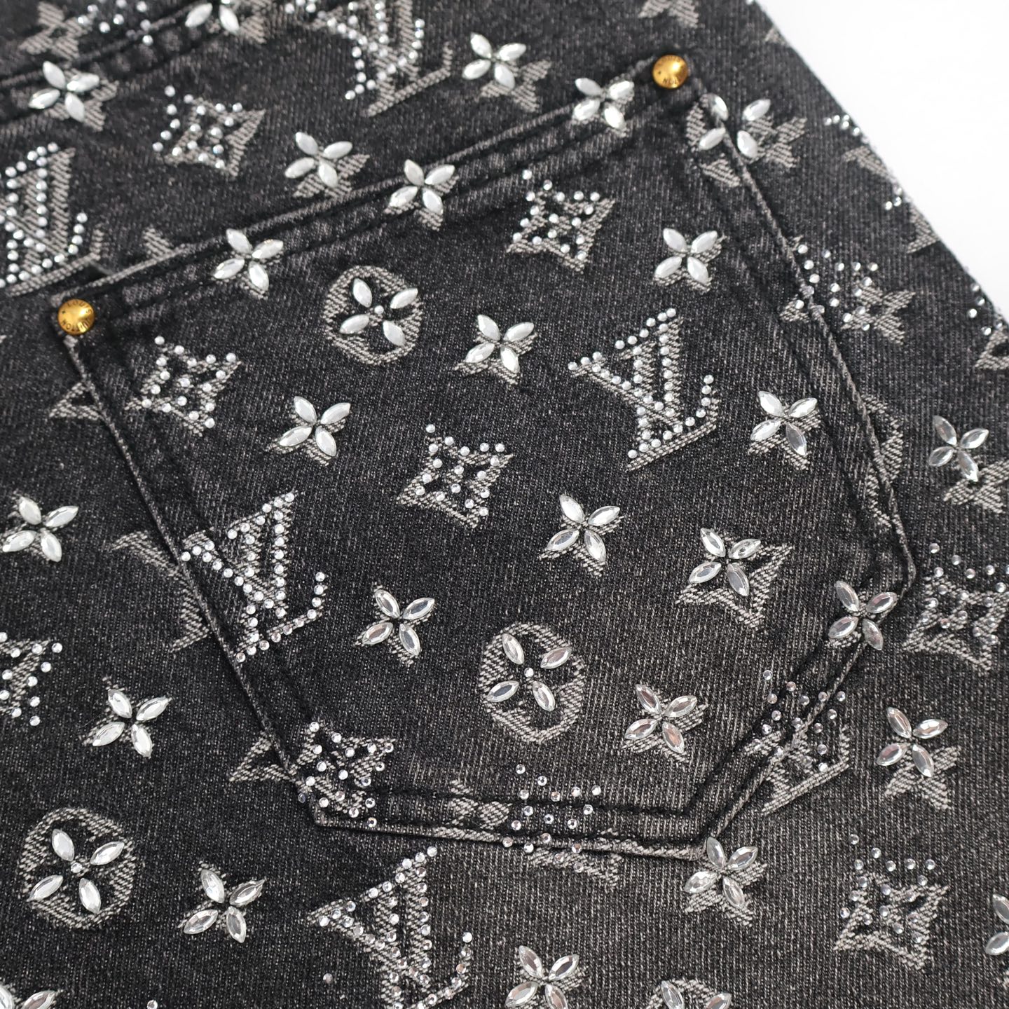 LOUIS VUITTON  路易威登 LV 字母logo满印烫钻牛仔裤 裤子 长裤 黑色 C0 1ABY8N